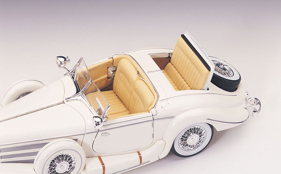 Автомодель MAISTO 1:18 Mercedes-Benz 500 K Typ Specialroadster (36055 white) фото 12