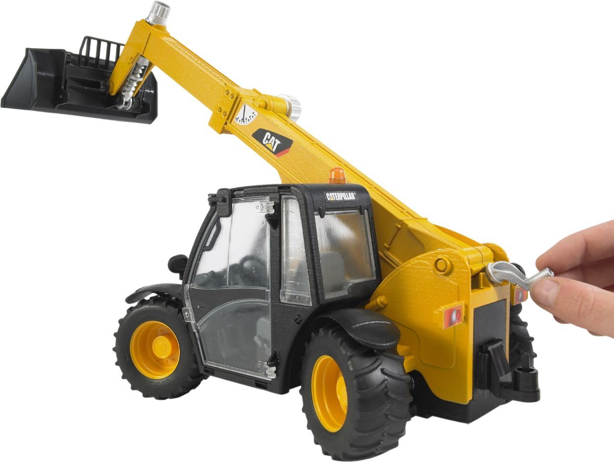 Дорожный погрузчик BRUDER 1:16 CAT с телескопической стрелой (02141) фото 5