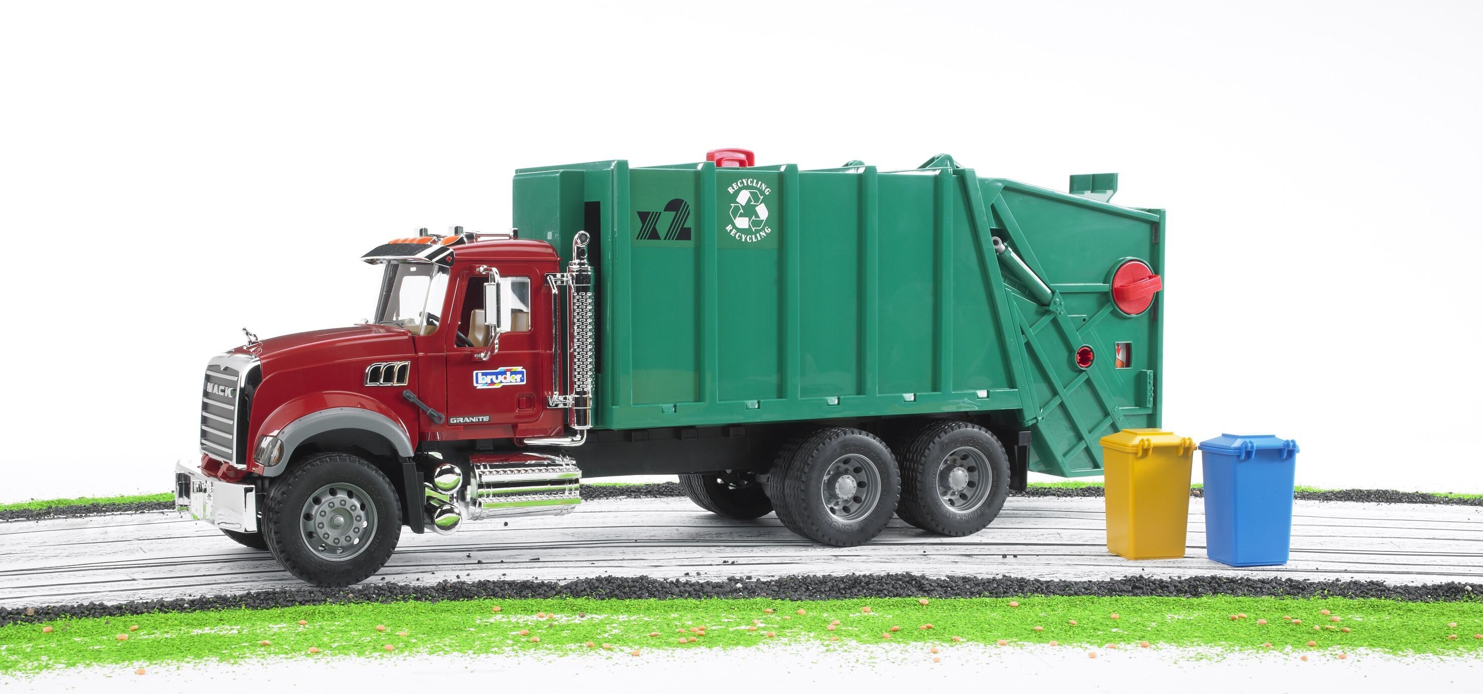 Мусоровоз Bruder 1:16 Mack Granite (02812) фото 5