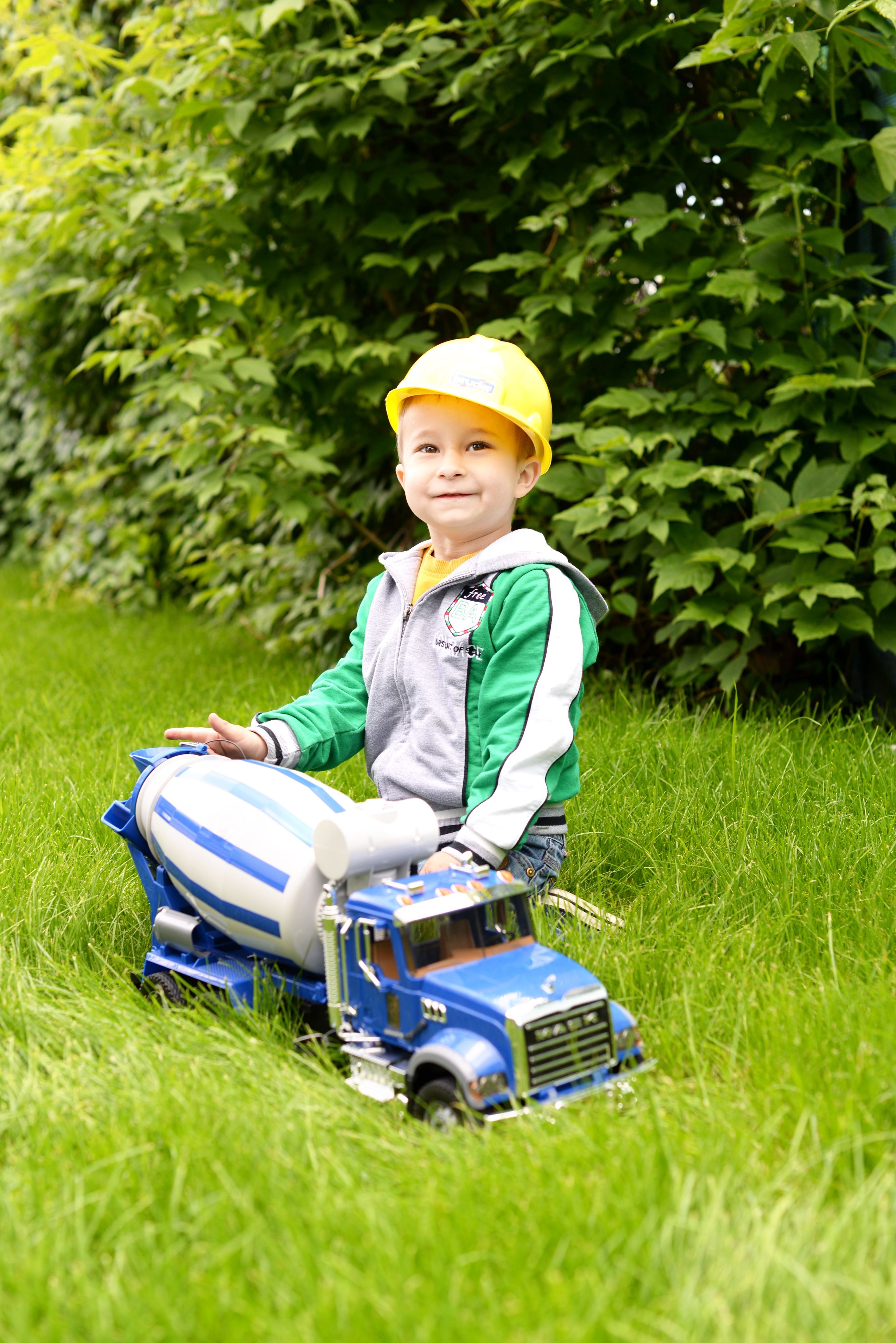 Бетоновоз Bruder 1:16 Mack Granite (02814)фото7