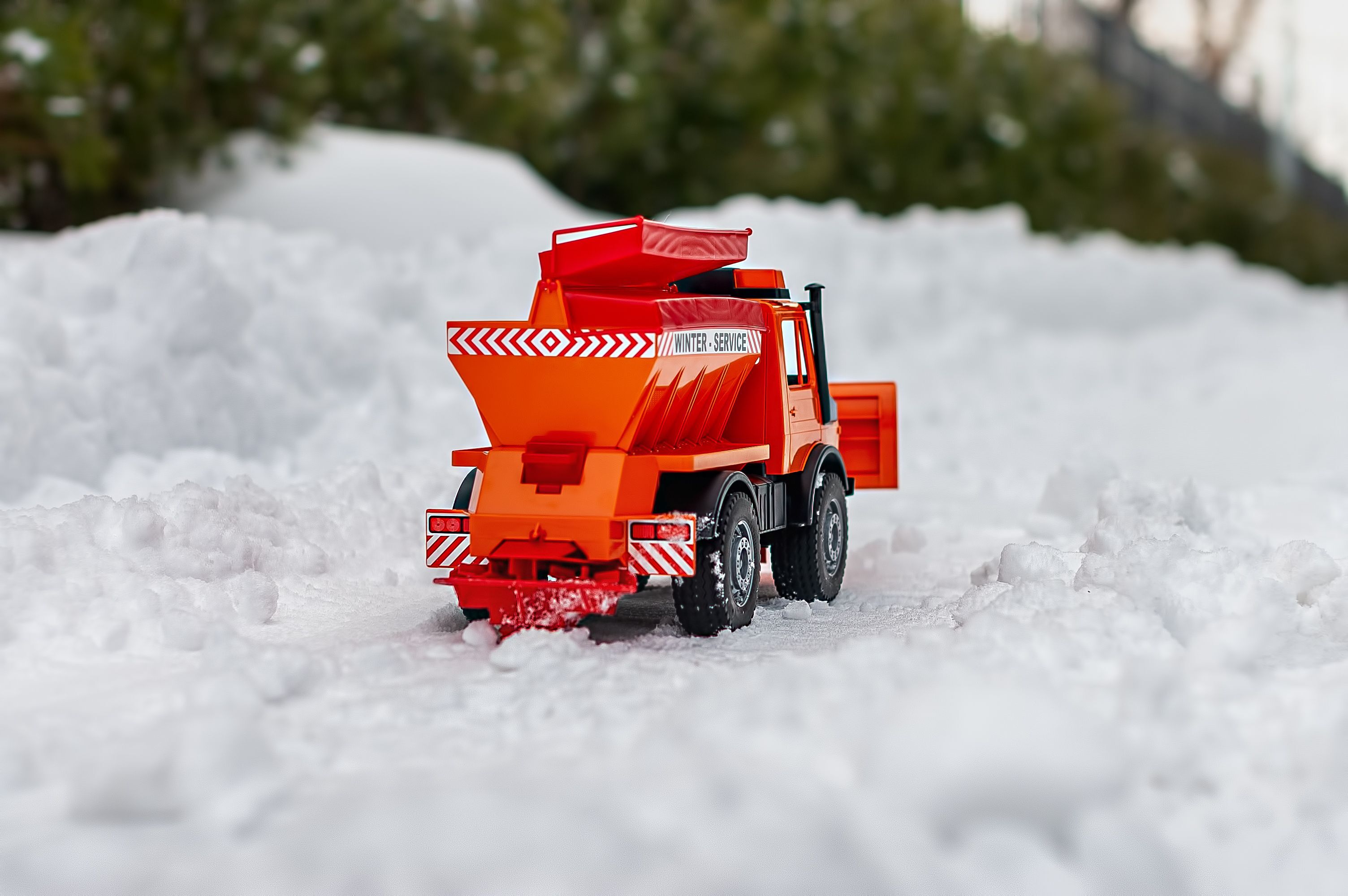 Снігоприбиральної автомобіль Bruder 1:16 MB Unimog (02572)фото6