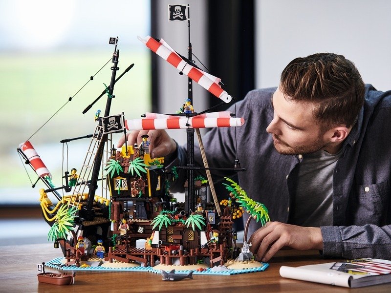 Конструктор LEGO Ideas Пираты из залива Барракуда 21322 фото 25