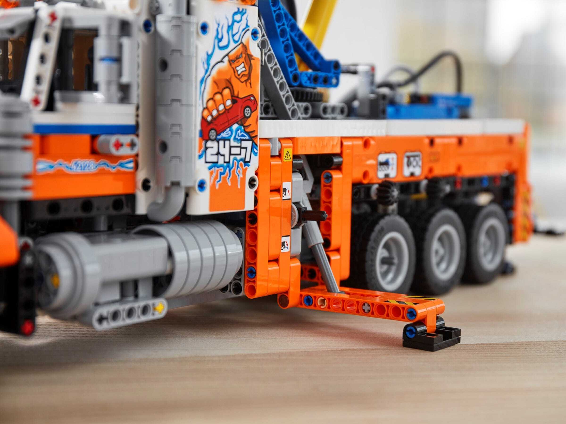 LEGO 42128 Technic Грузовой эвакуатор фото 11