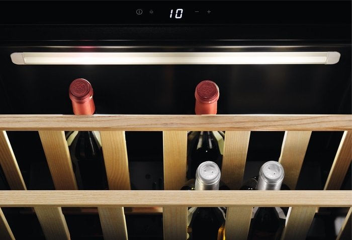 Встраиваемый холодильник для вина Electrolux KBW5X фото 6