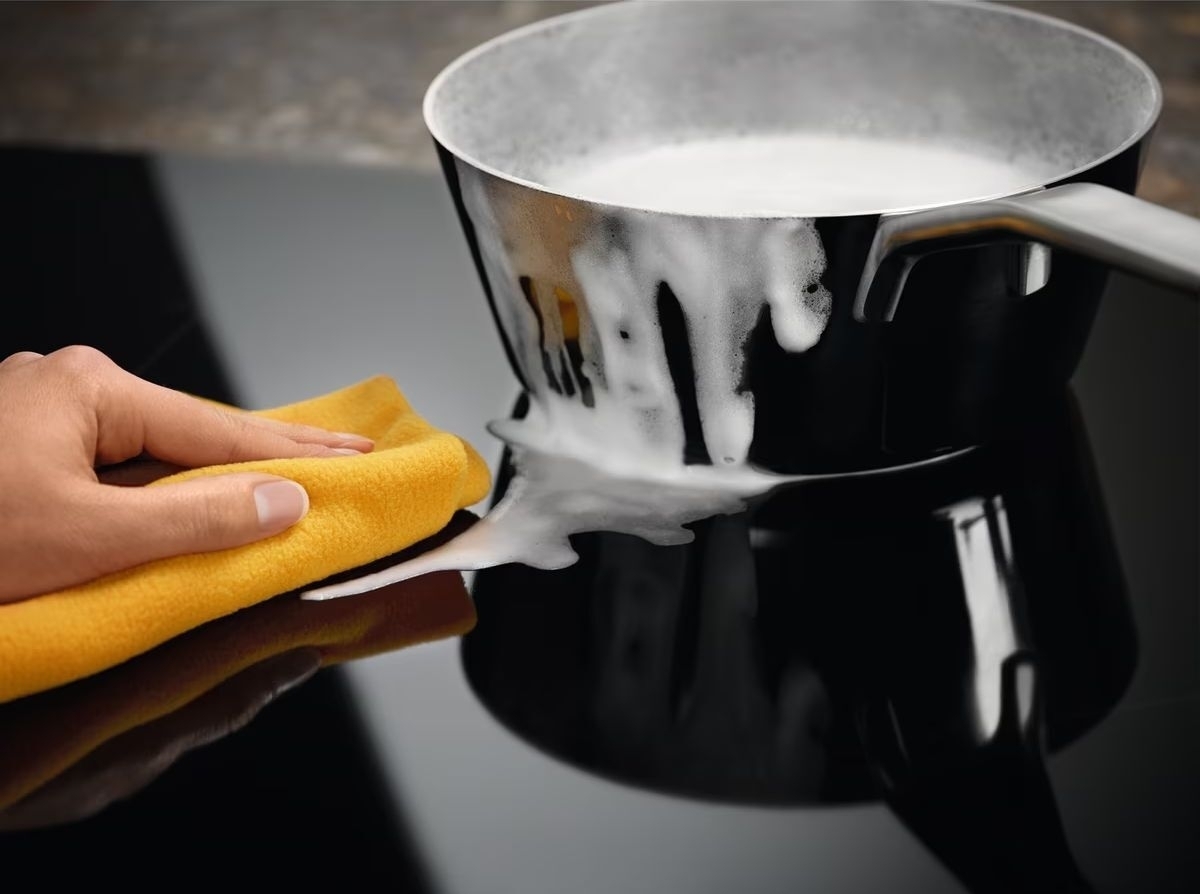 Варильна поверхня індукційна Electrolux EIB60420CKфото6