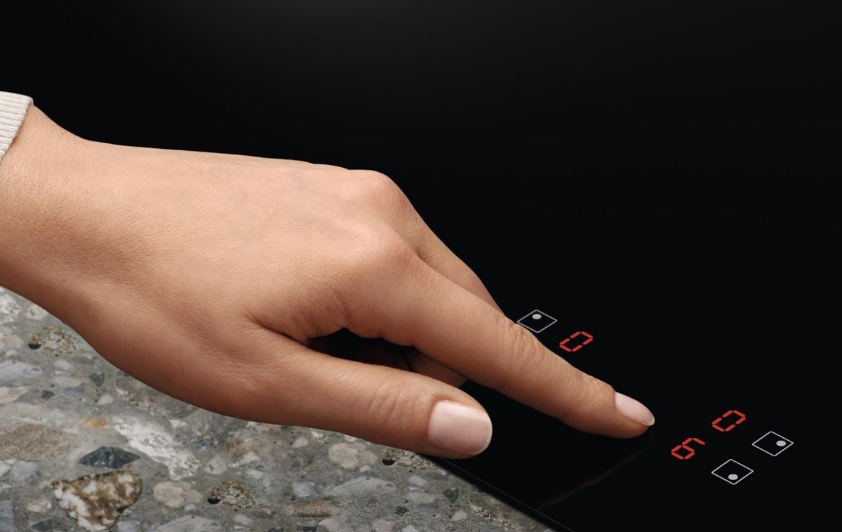 Варильна поверхня індукційна Electrolux EIB60420CKфото10