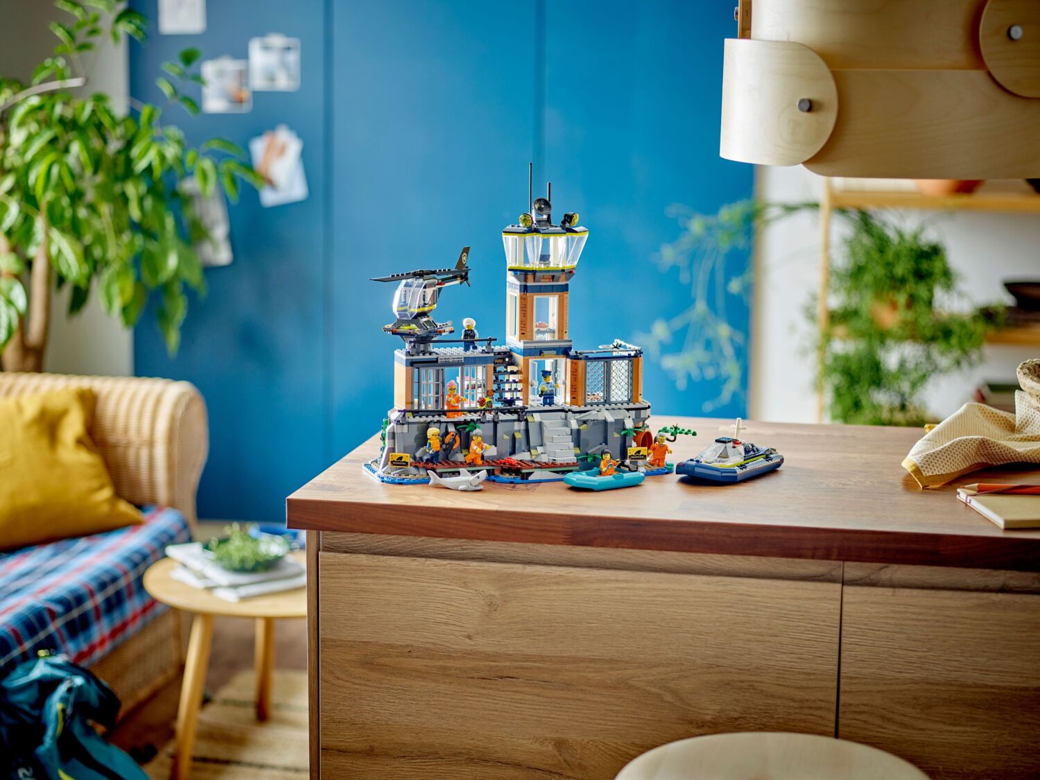 LEGO City Поліцейський острів-в'язниця 60419фото