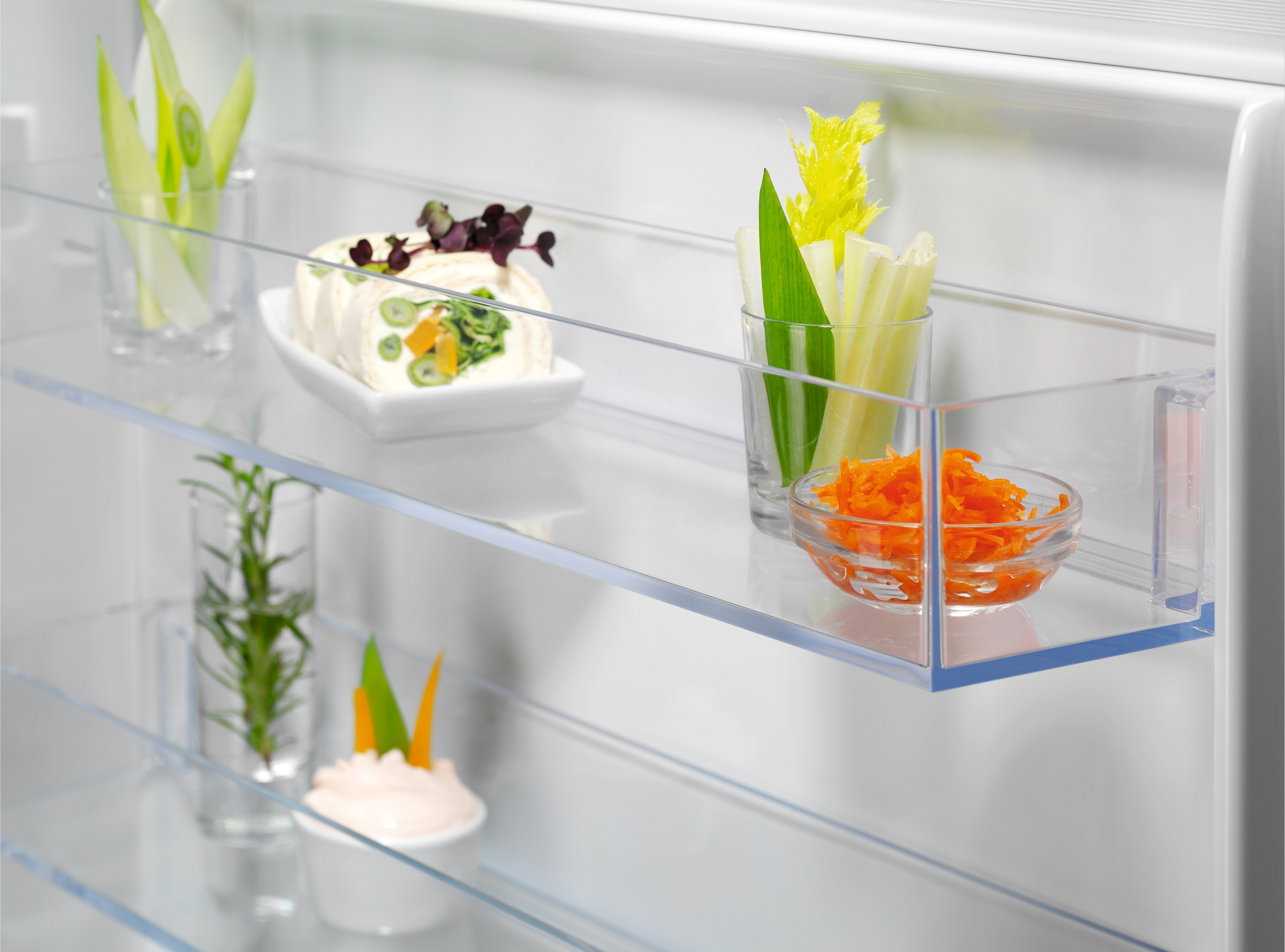 Встраиваемый холодильник Electrolux RNT6NE18S фото 3