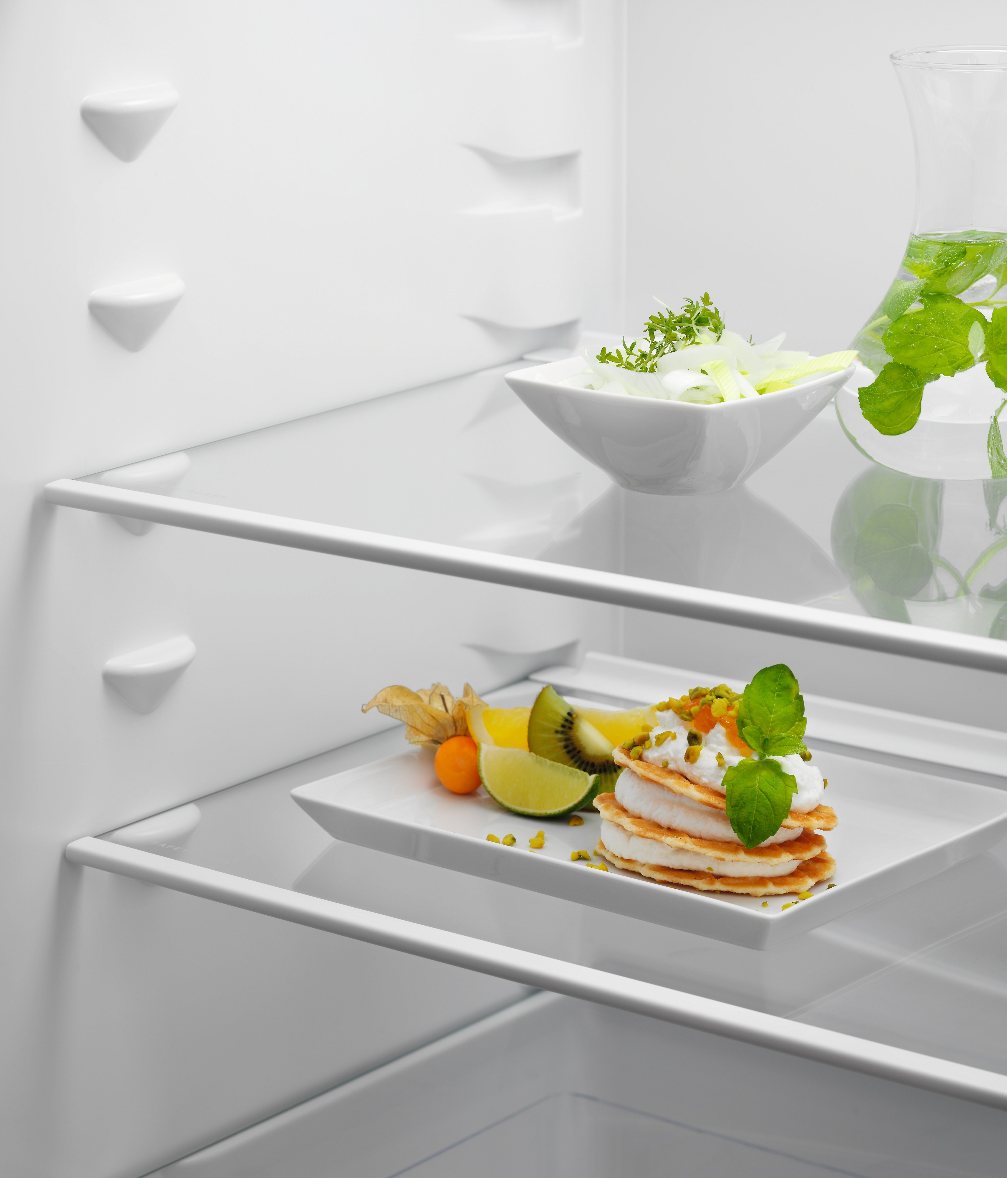 Встраиваемый холодильник Electrolux RNT6NE18S фото 5