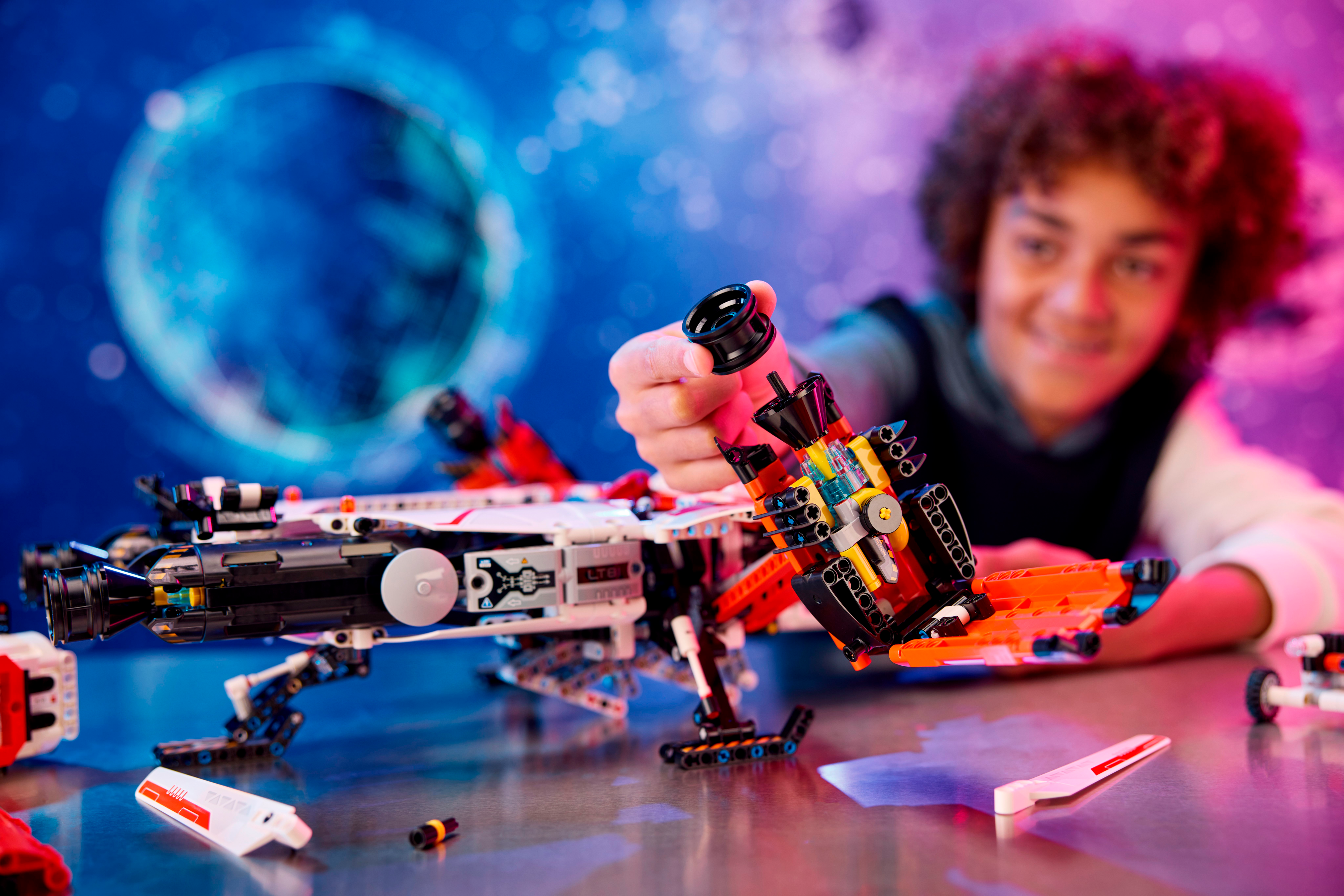 Конструктор LEGO Technic Грузовой космический корабль VTOL LT81 фото 25
