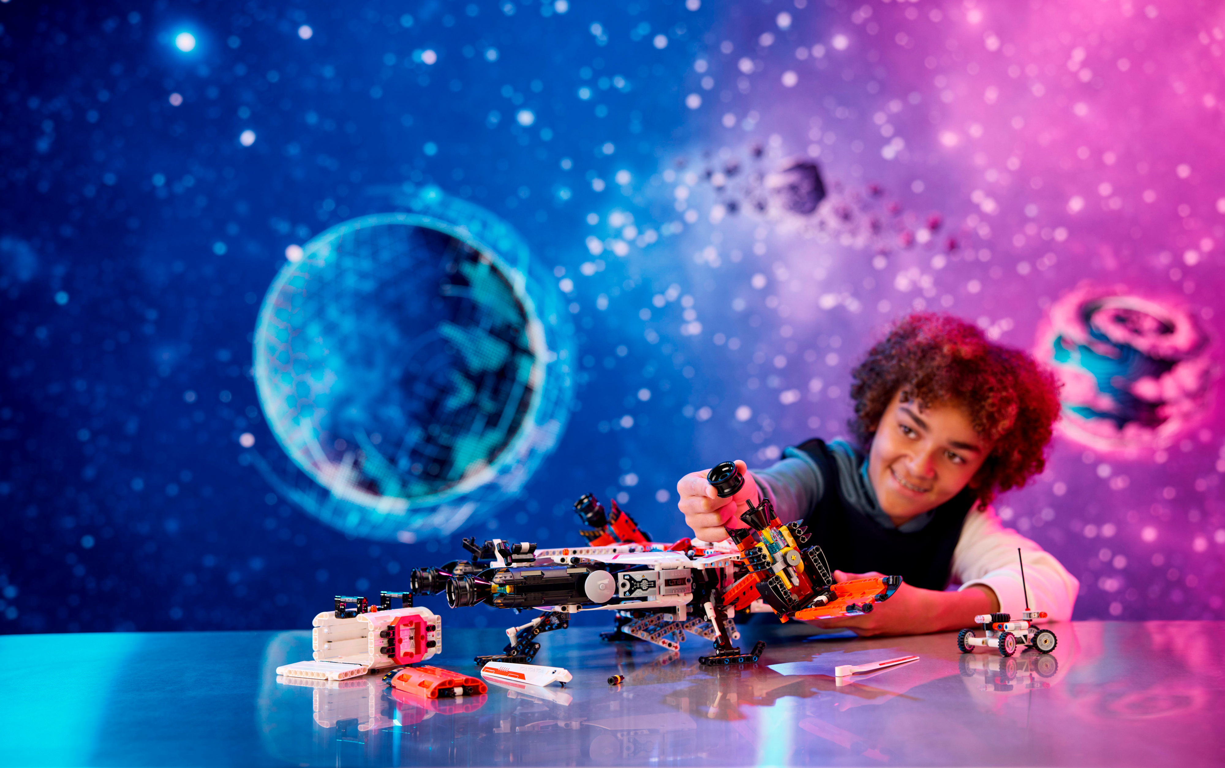 Конструктор LEGO Technic Грузовой космический корабль VTOL LT81 фото 24