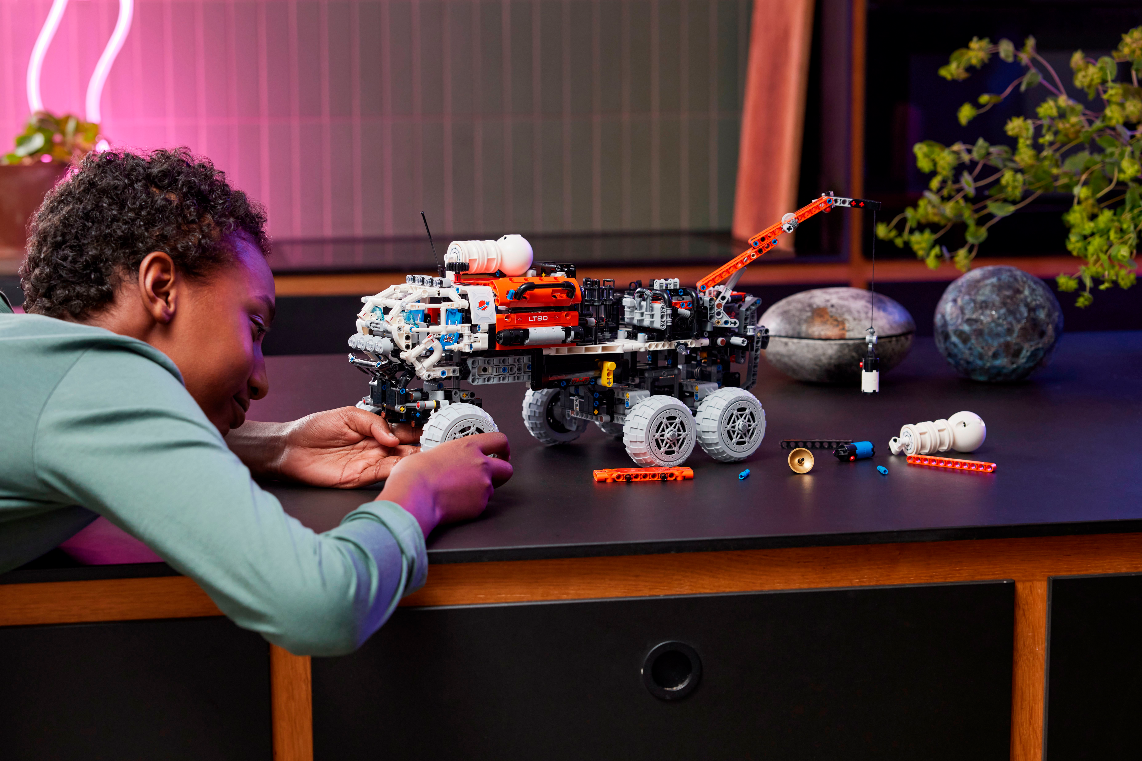 Конструктор LEGO Technic Марсоход команды исследователей фото 16