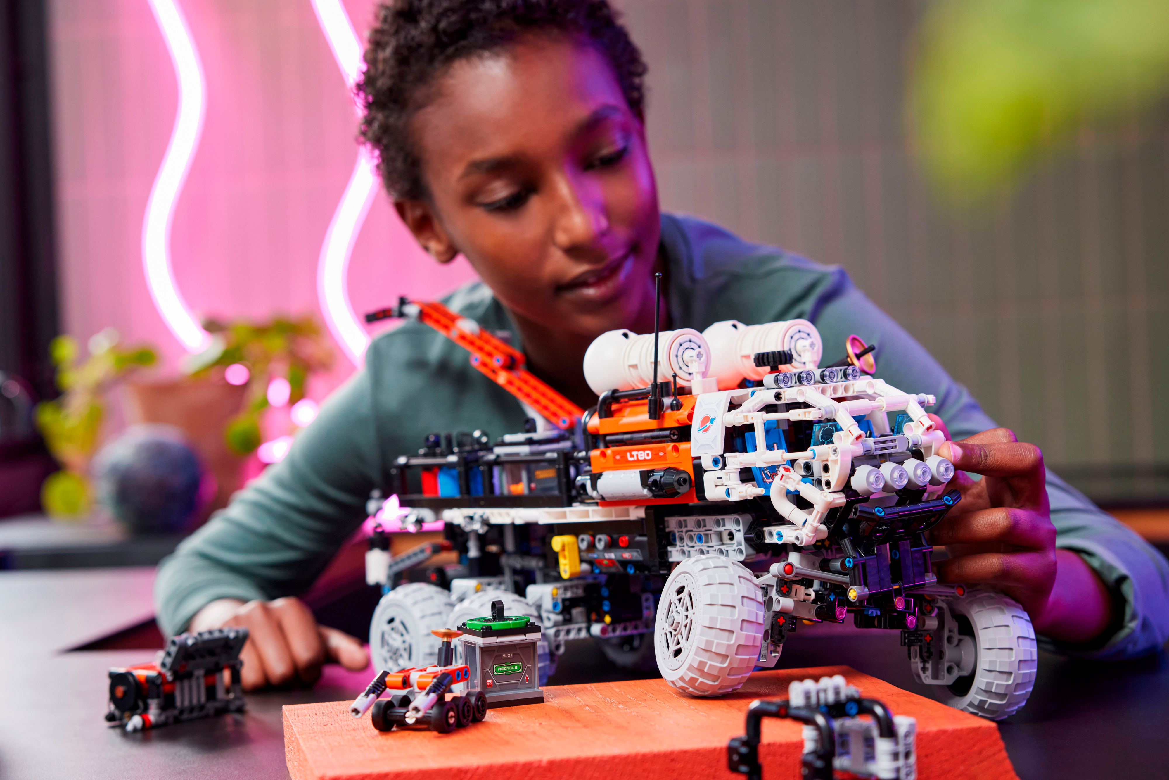 Конструктор LEGO Technic Марсоход команды исследователей фото 14