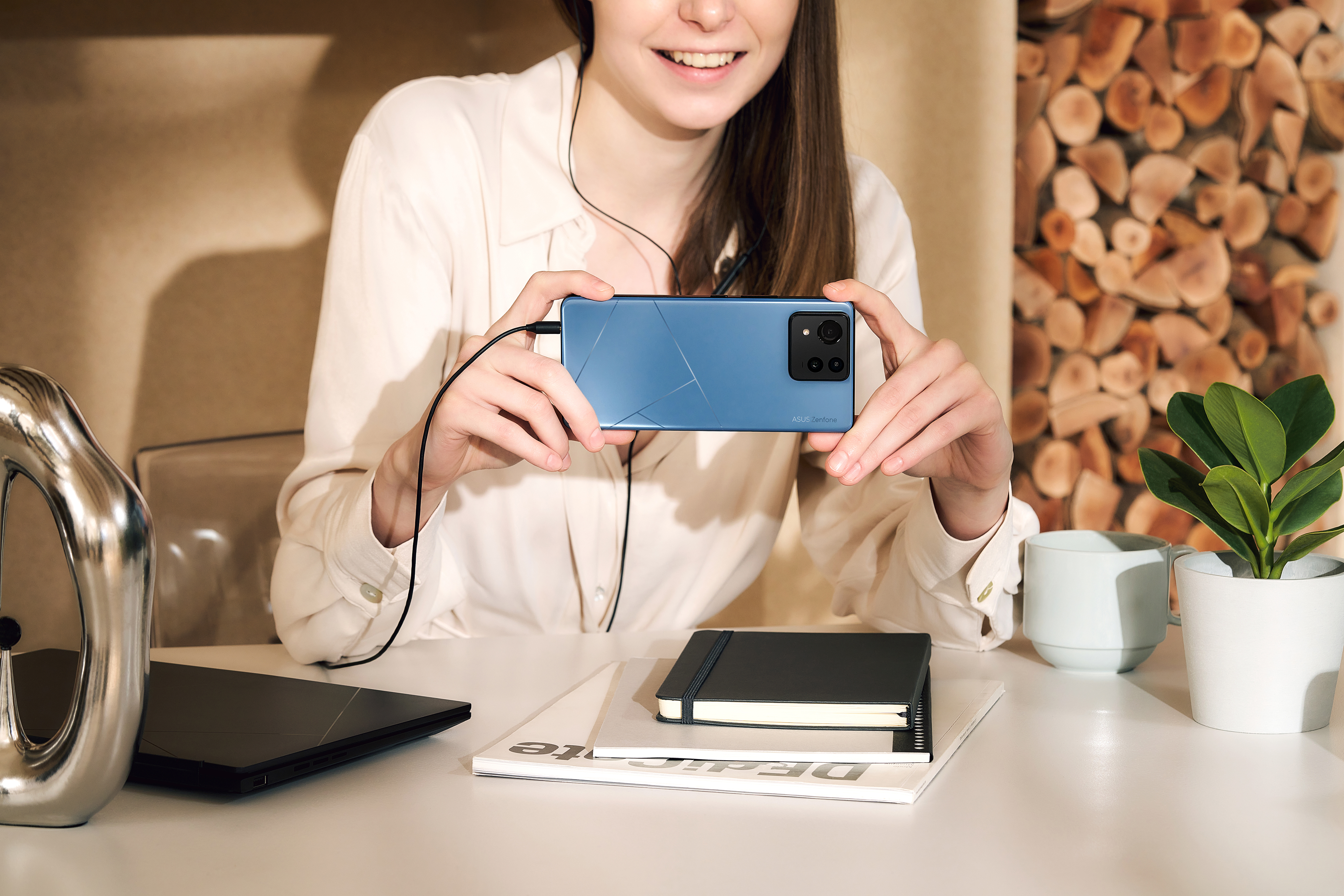 Смартфон Asus Zenfone 11 Ultra 16/512Gb 5G Blue (90AI00N7-M001H0)фото53