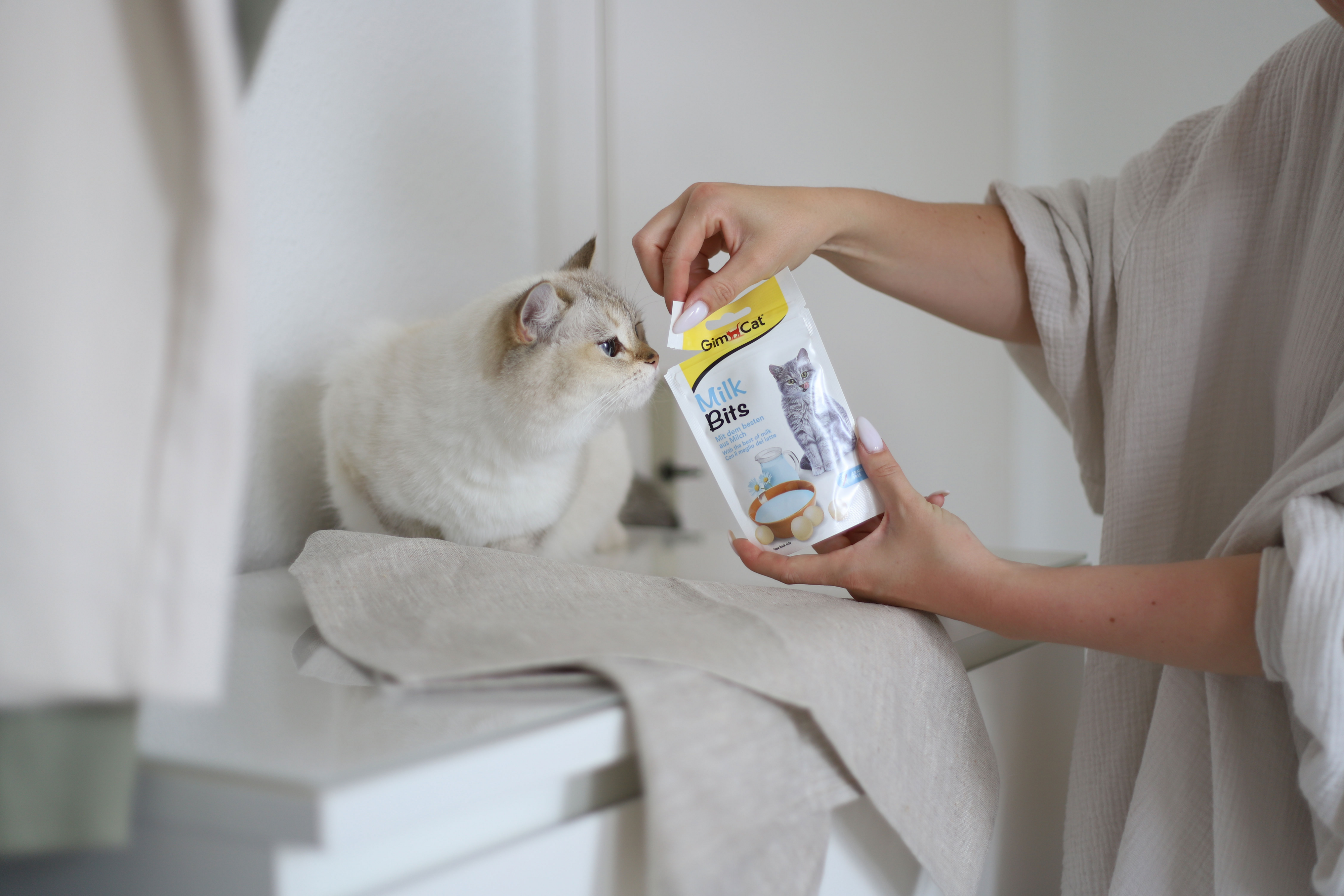 Лакомства витамизированные для кошек GimCat MilkBits с молоком 40г фото 2
