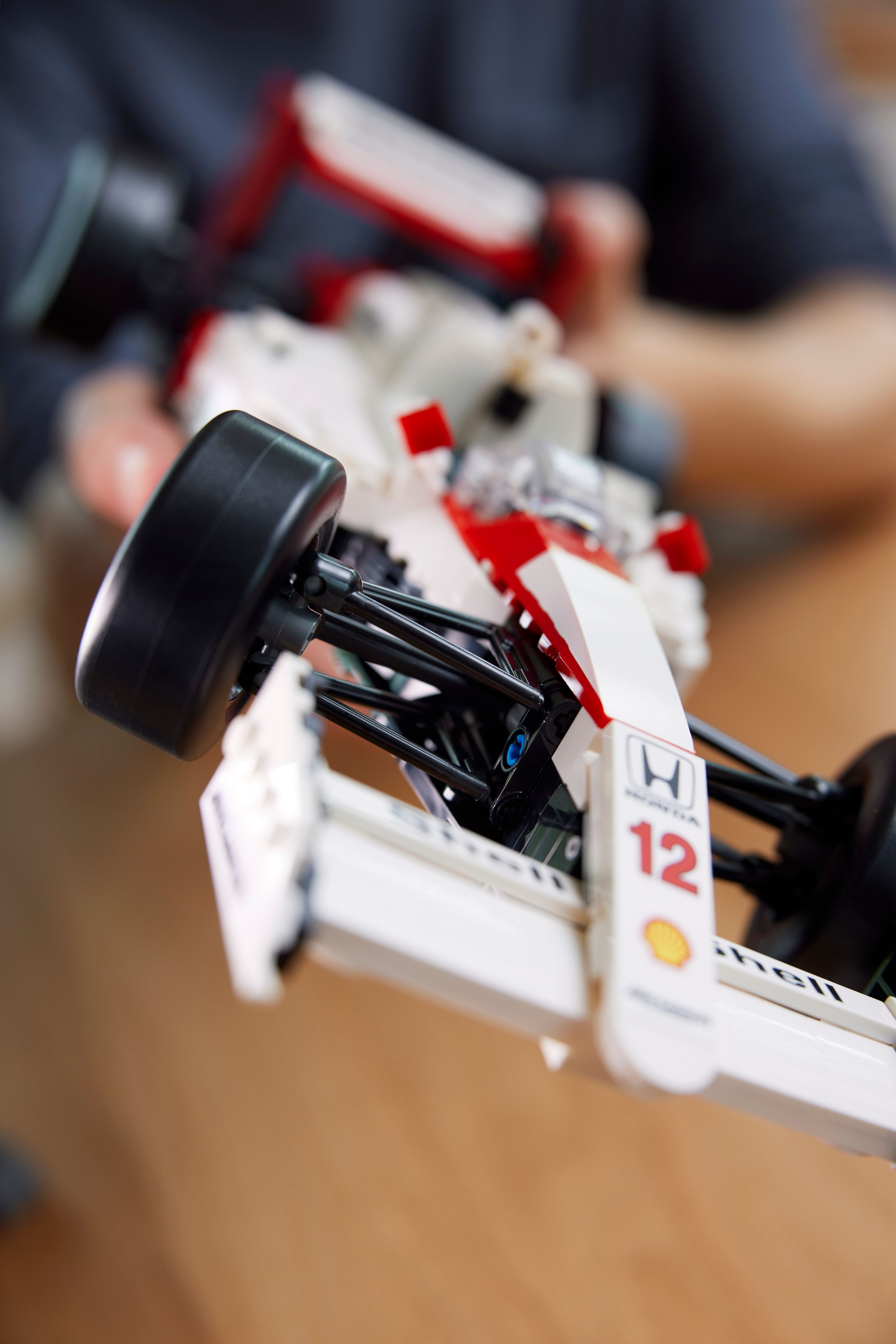 LEGO 10330 Icons McLaren MP4/4 и Айртон Сенна фото 19