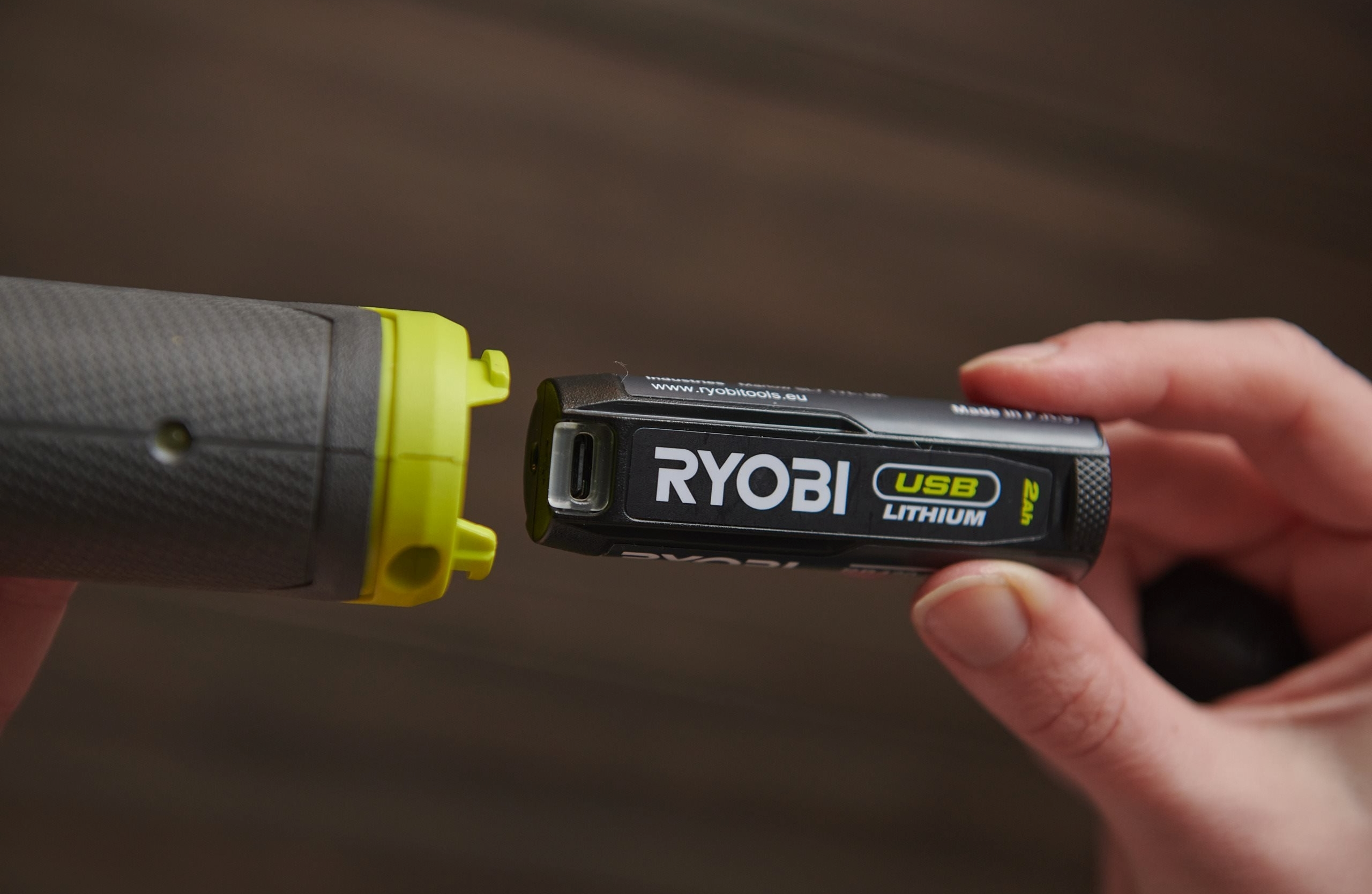 Тріскачка акумуляторна Ryobi RR14W4-0, USB Lithium 4В (без АКБ та ЗП), (5133006311)фото4