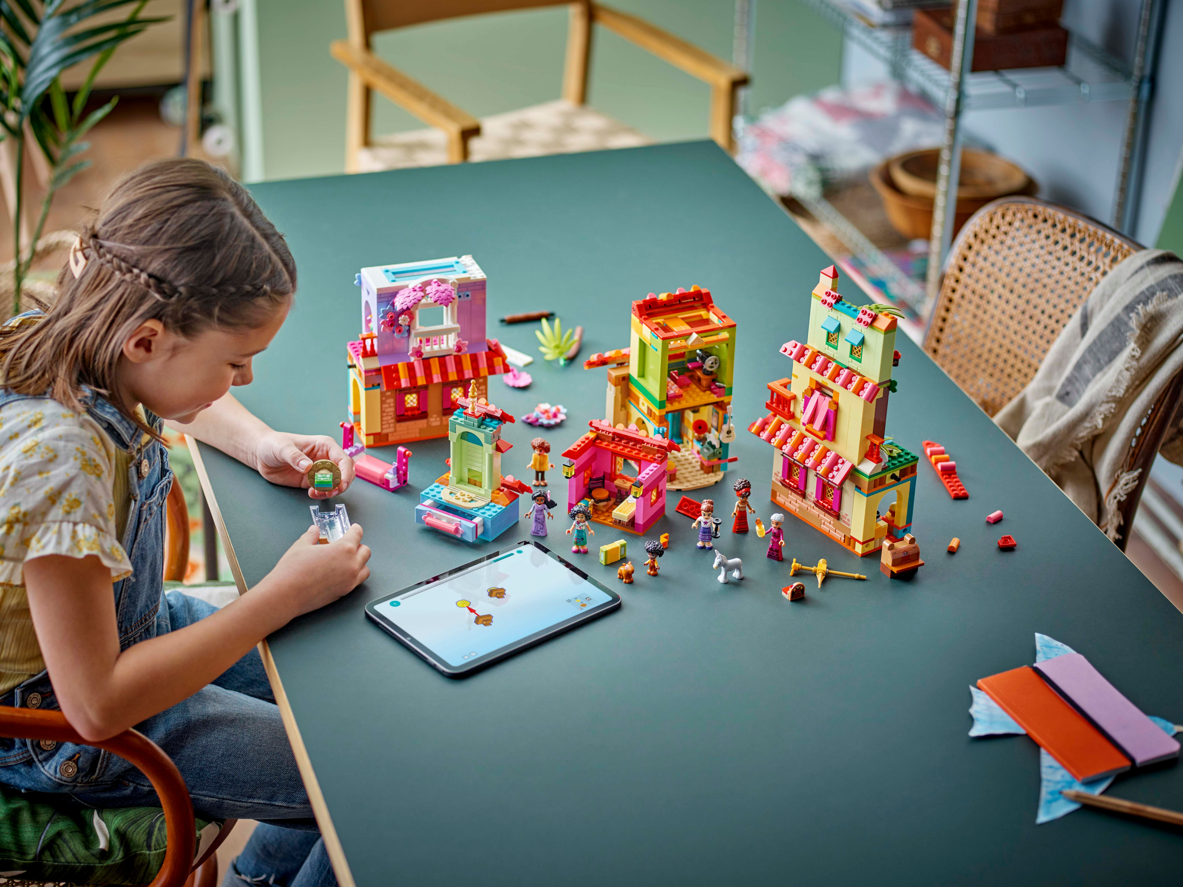 Конструктор LEGO Disney Чарівний будинок Мадригал (43245-)фото13