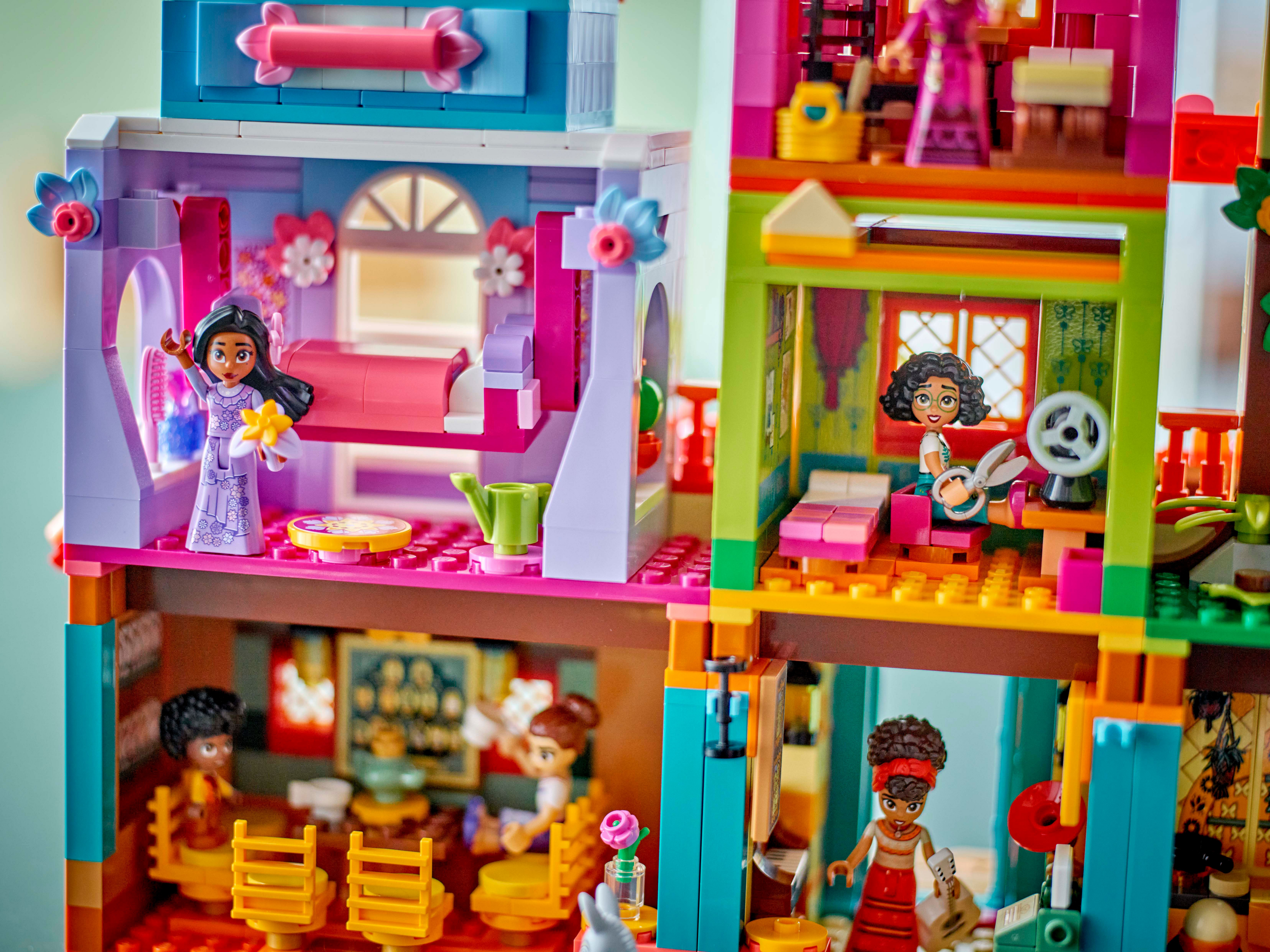 Конструктор LEGO Disney Волшебный дом Мадрыгал (43245-) фото 22