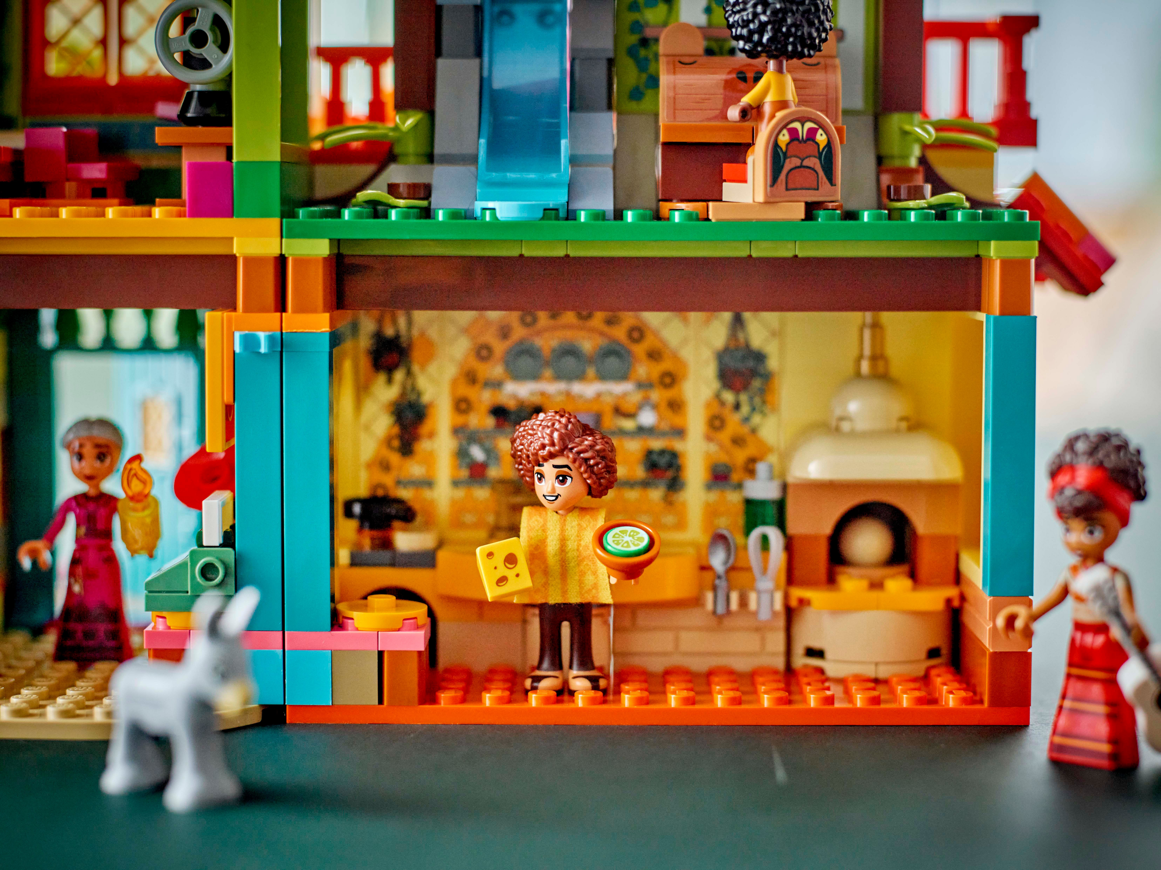 Конструктор LEGO Disney Чарівний будинок Мадригал (43245-)фото19