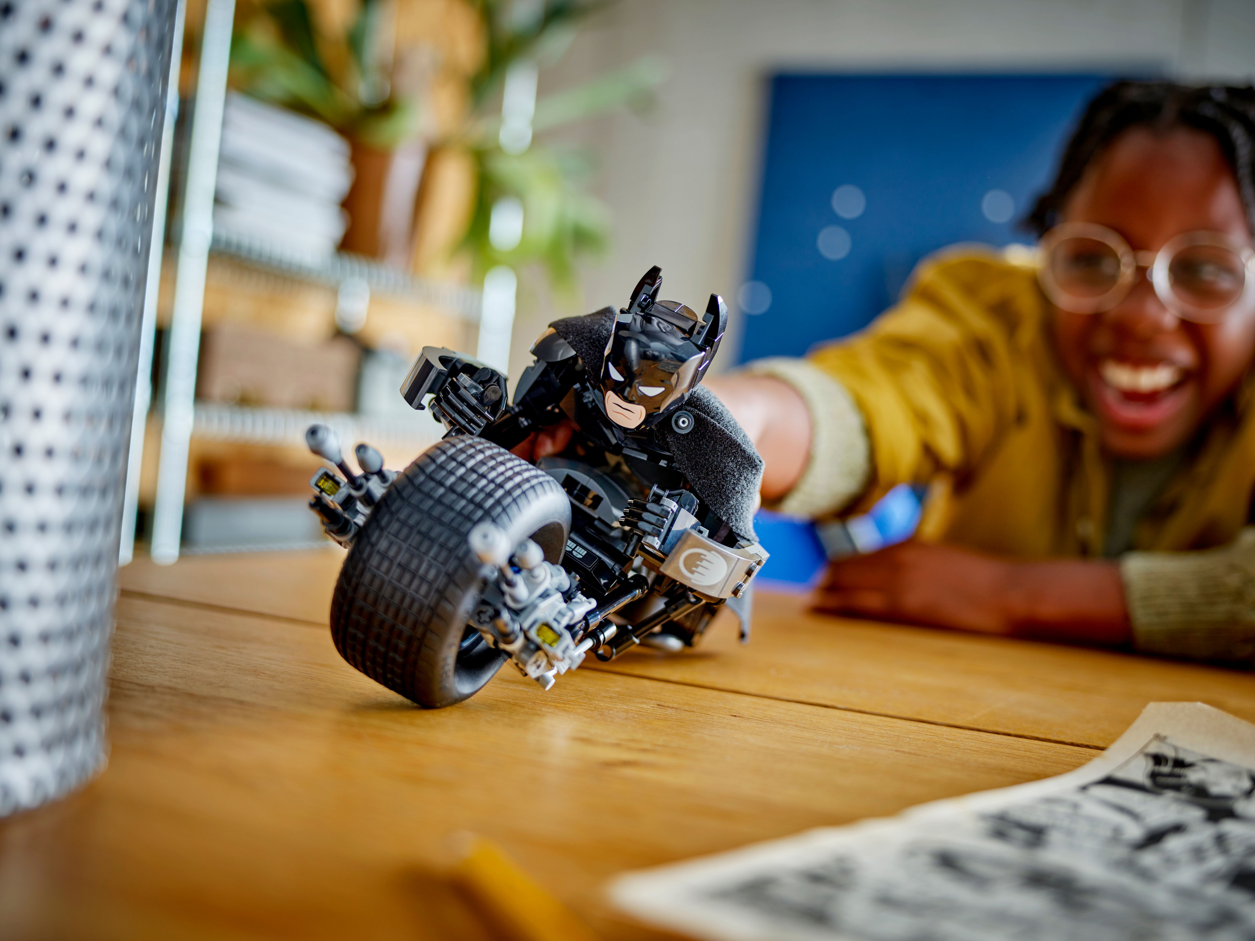Конструктор LEGO Batman Фігурка Бетмена для прибирання та бетцикл 76273фото13