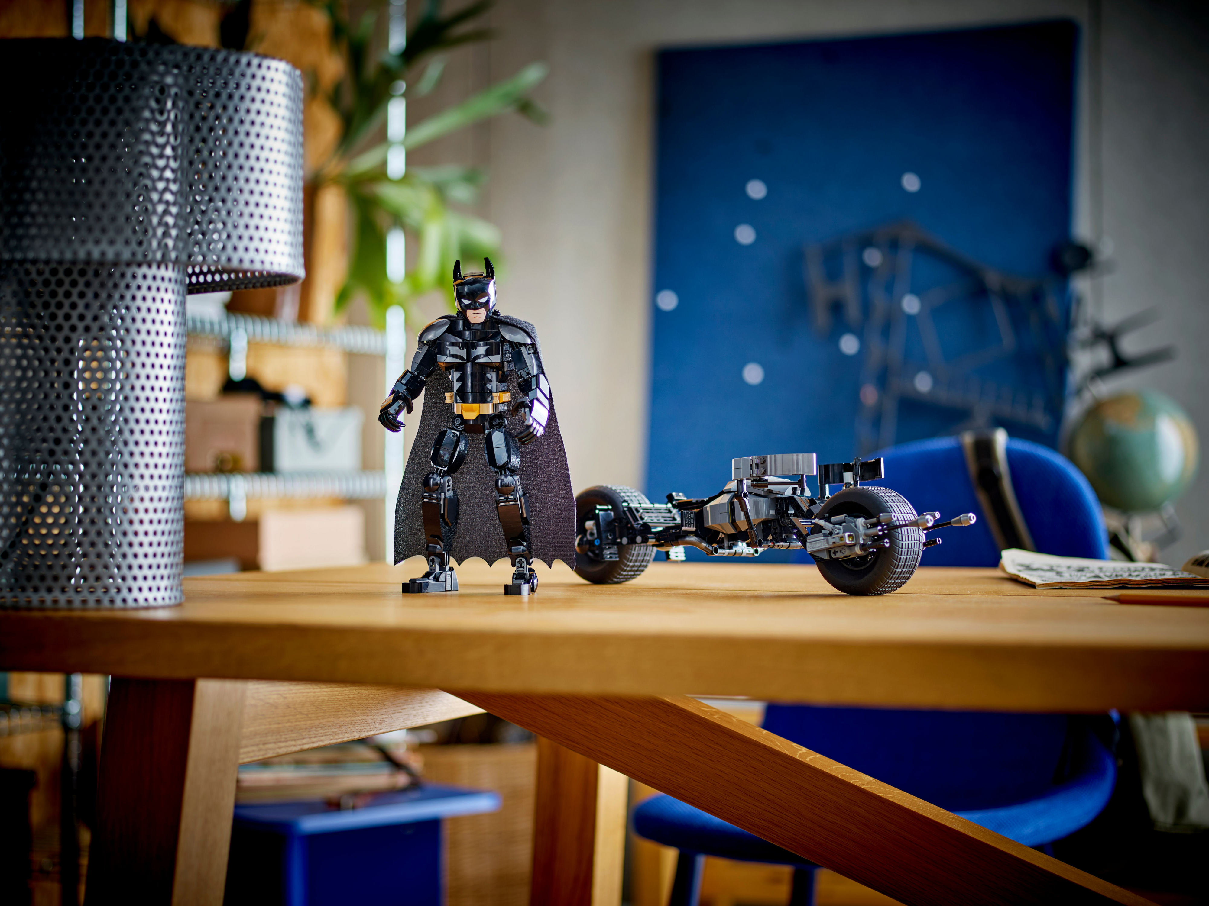 Конструктор LEGO Batman Фігурка Бетмена для прибирання та бетцикл 76273фото14