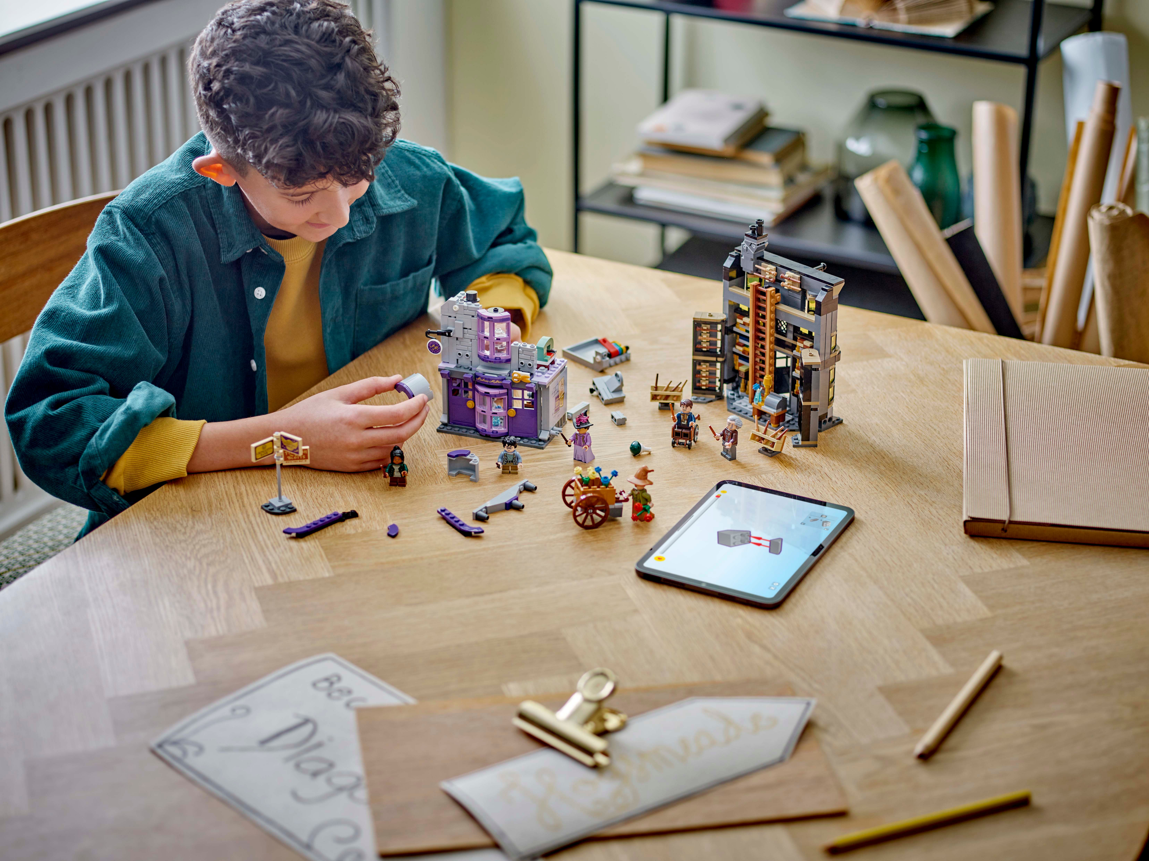 Конструктор LEGO 76439 Harry Potter Магазини Олівандера та мантій від Мадам Малкінфото22