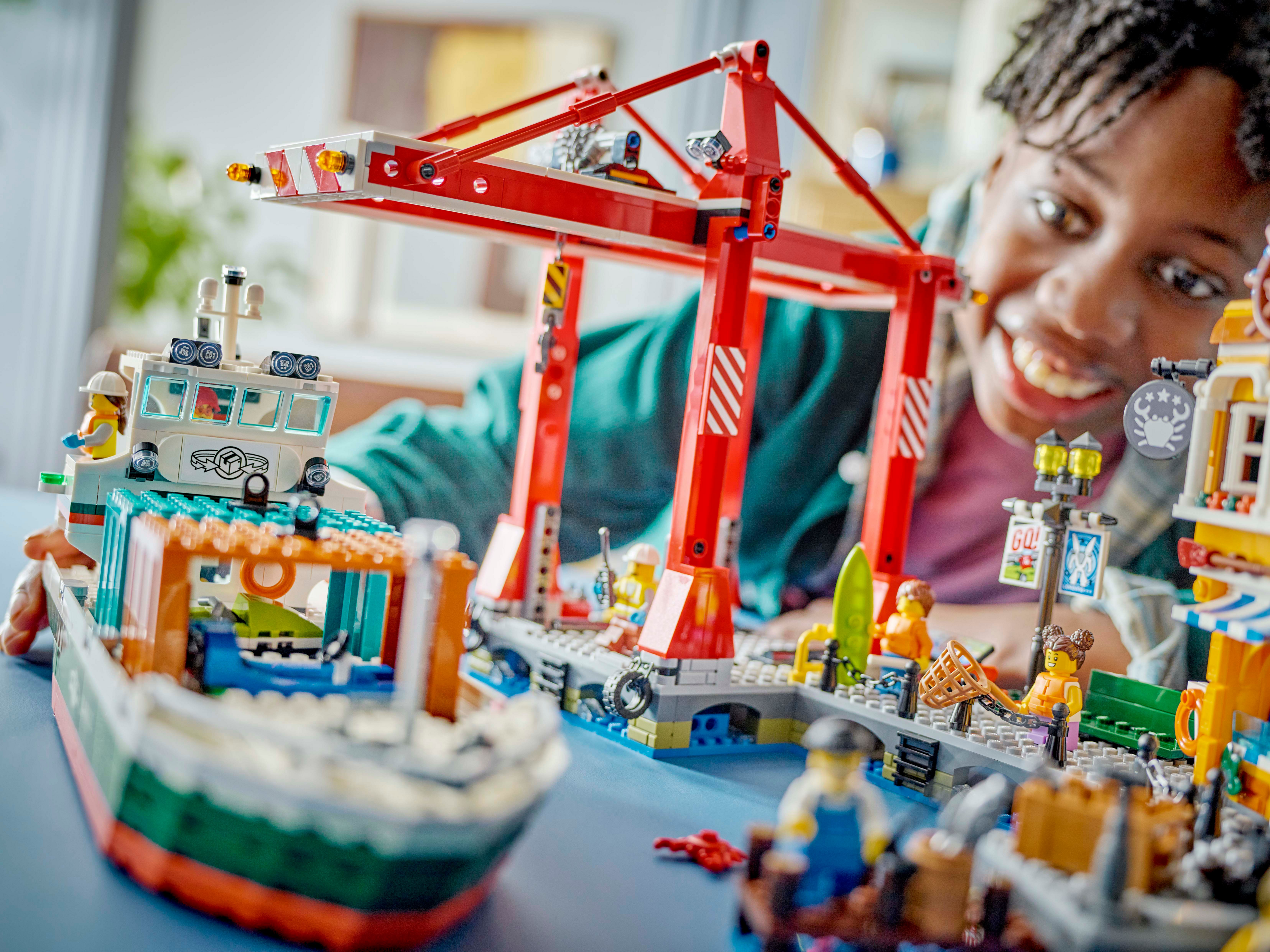 Конструктор LEGO 60422 City Морская гавань с грузовым судном фото 16