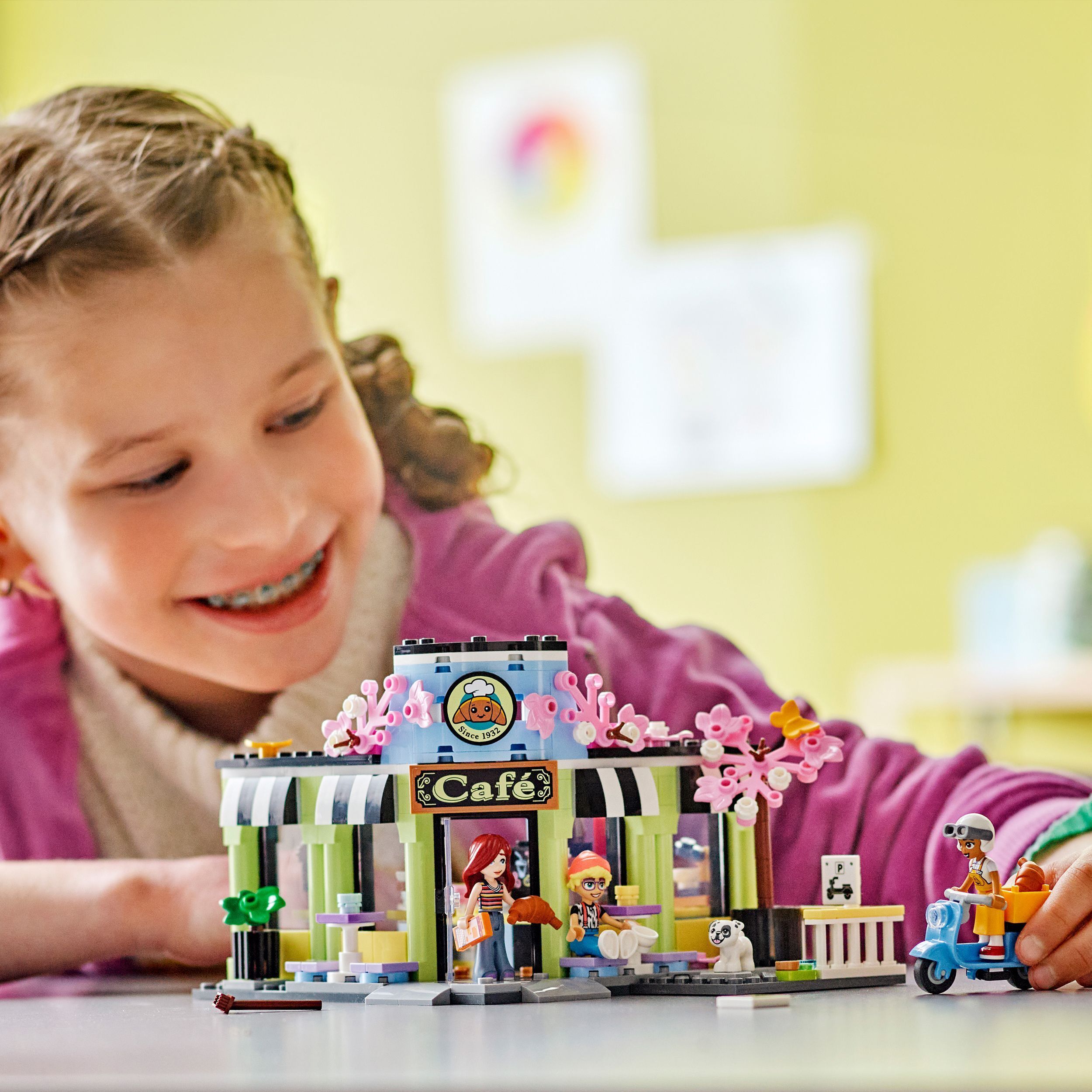 LEGO 42618 Friends Кофейня Хартлейк-Сити фото 6