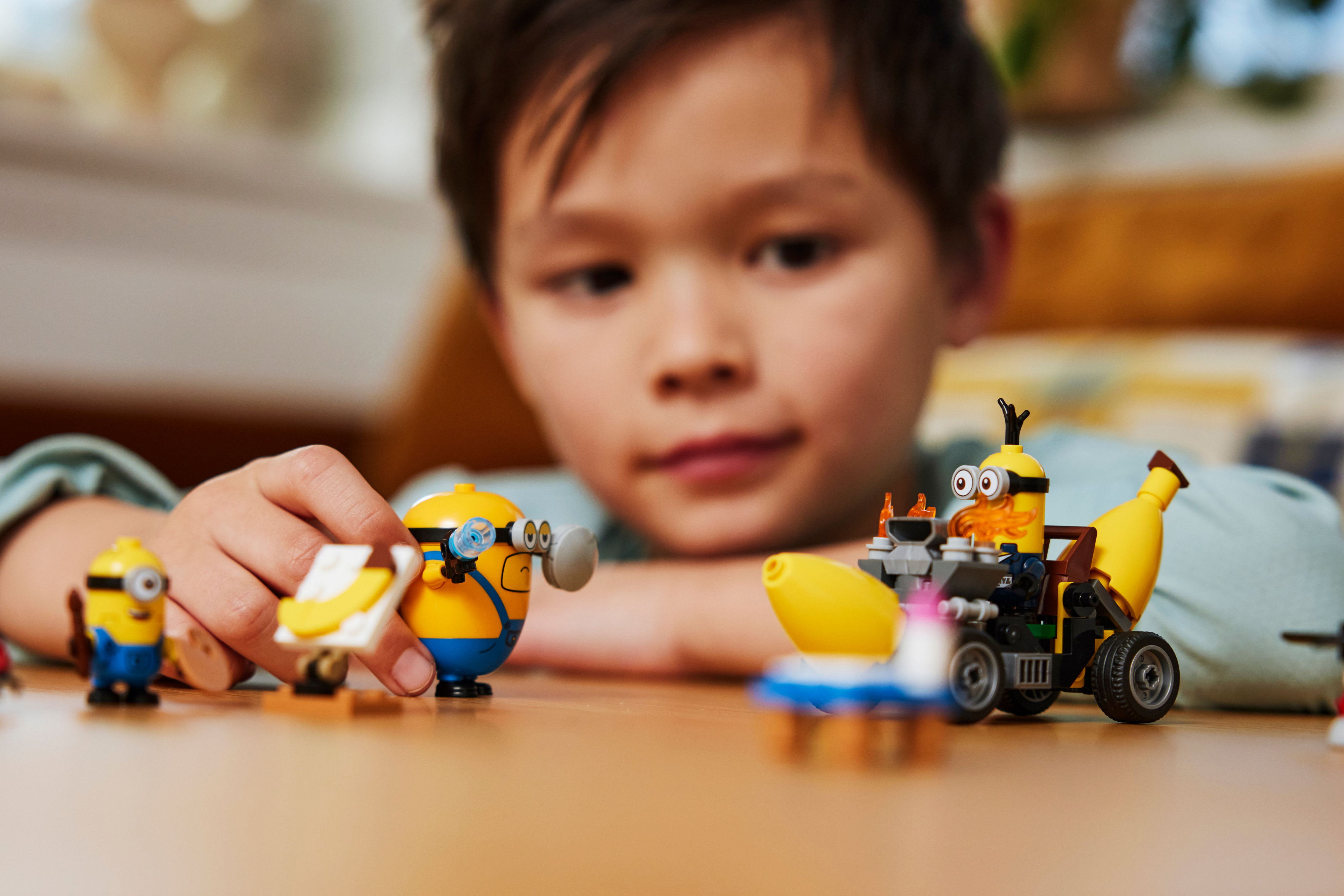 Конструктор LEGO 75580 Миньоны и банановый автомобиль фото 21