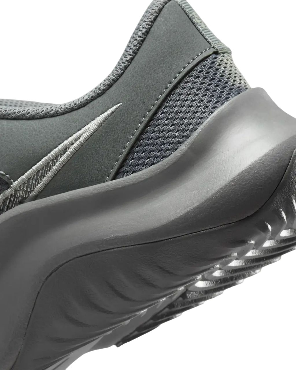 Кросівки чоловічі Nike Legend Essential 3 NN DM1120-012 43 (9.5 US) сіріфото6