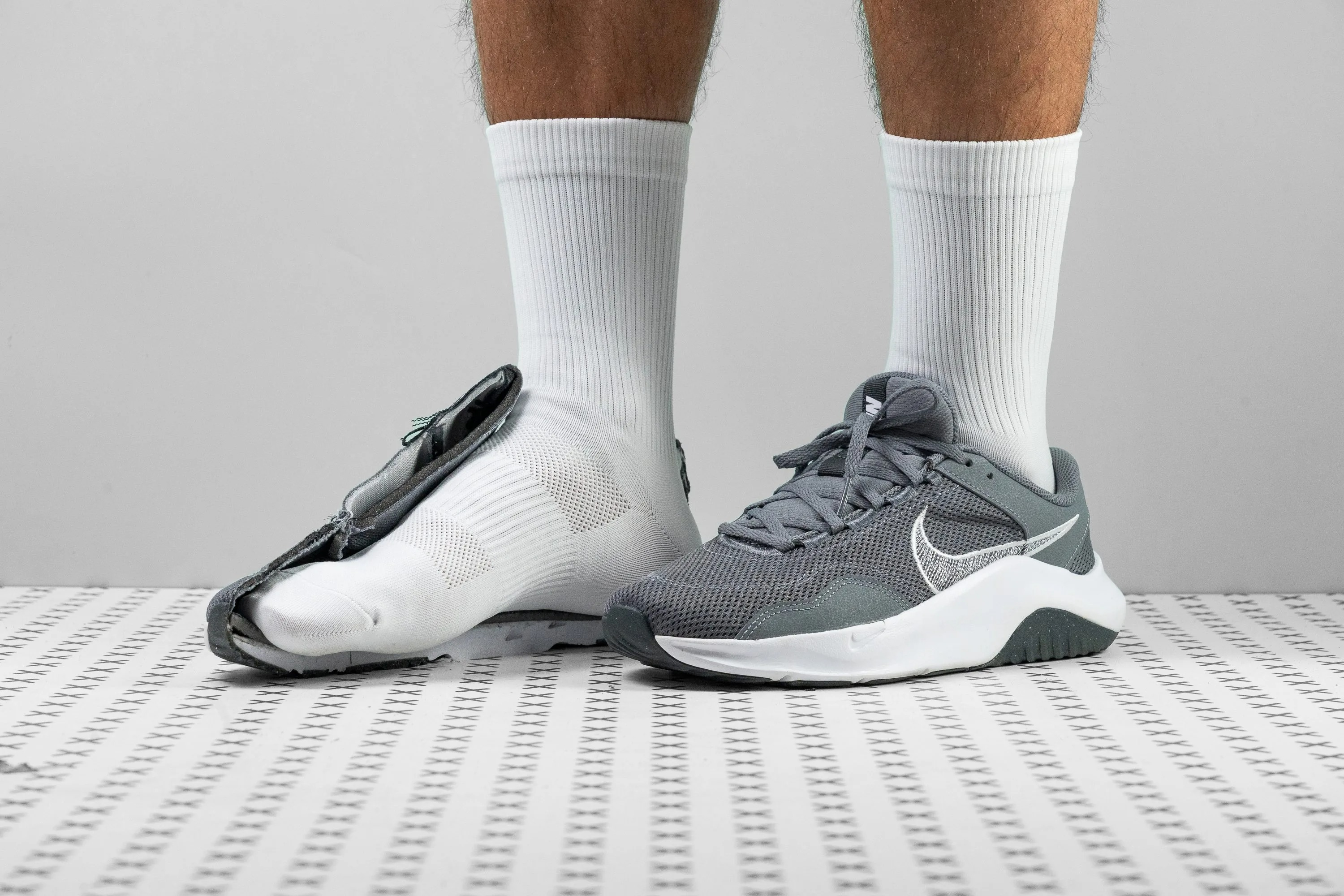 Кросівки чоловічі Nike Legend Essential 3 NN DM1120-012 43 (9.5 US) сіріфото9