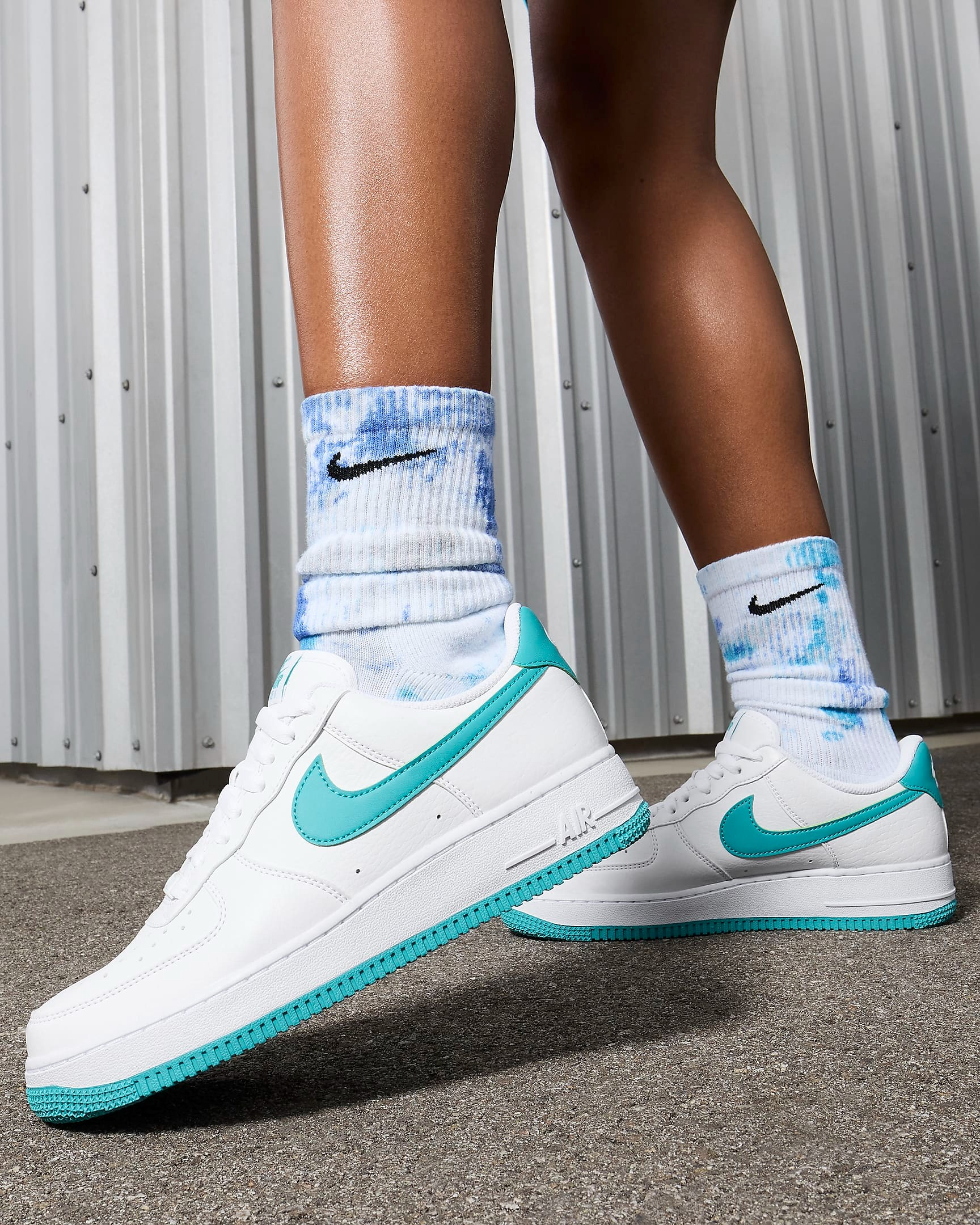 Кеди жіночі Nike Air Force 1 07 NN DV3808-107 40 (8.5 US) біло-бірюзовіфото