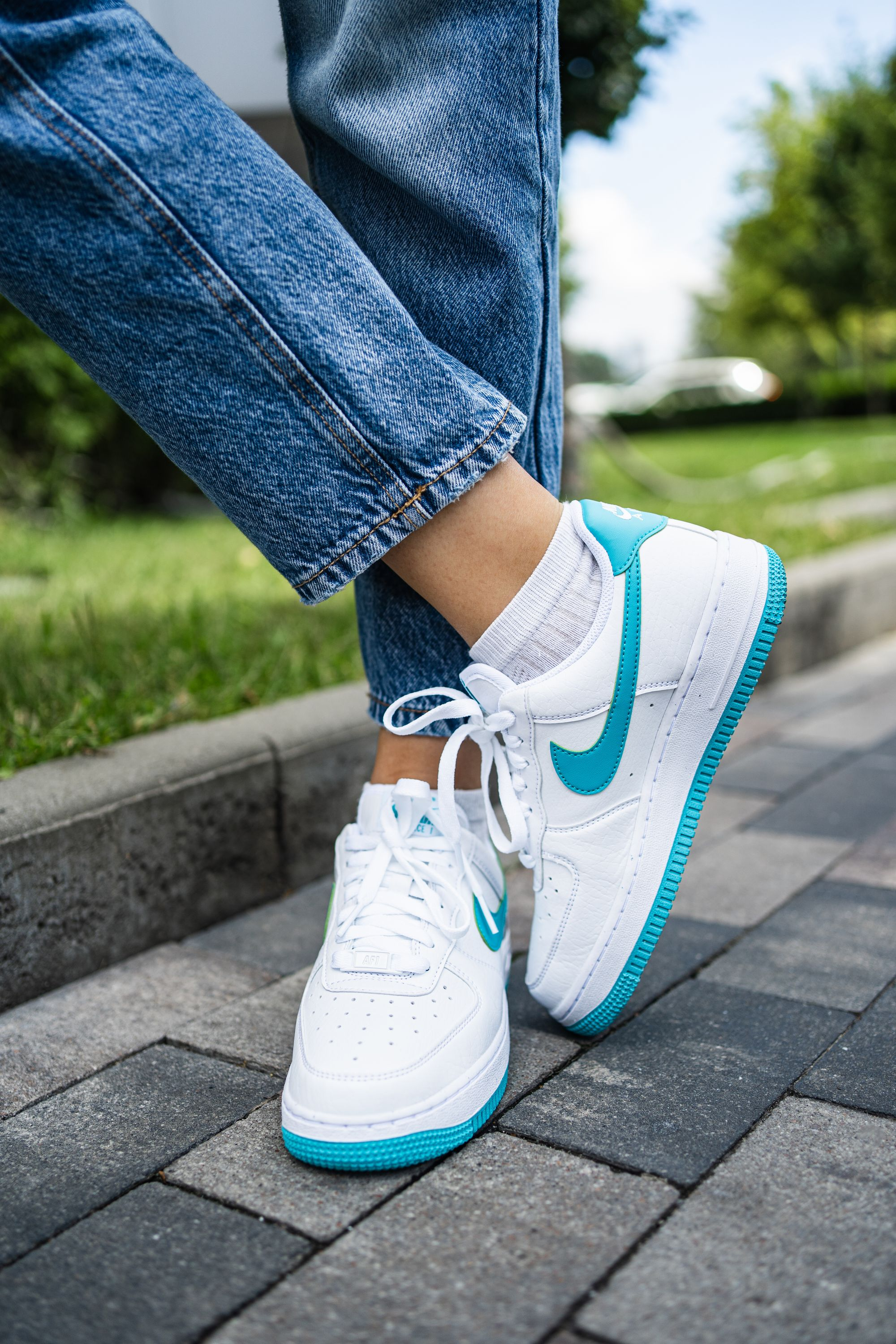 Кеди жіночі Nike Air Force 1 07 NN DV3808-107 40 (8.5 US) біло-бірюзовіфото