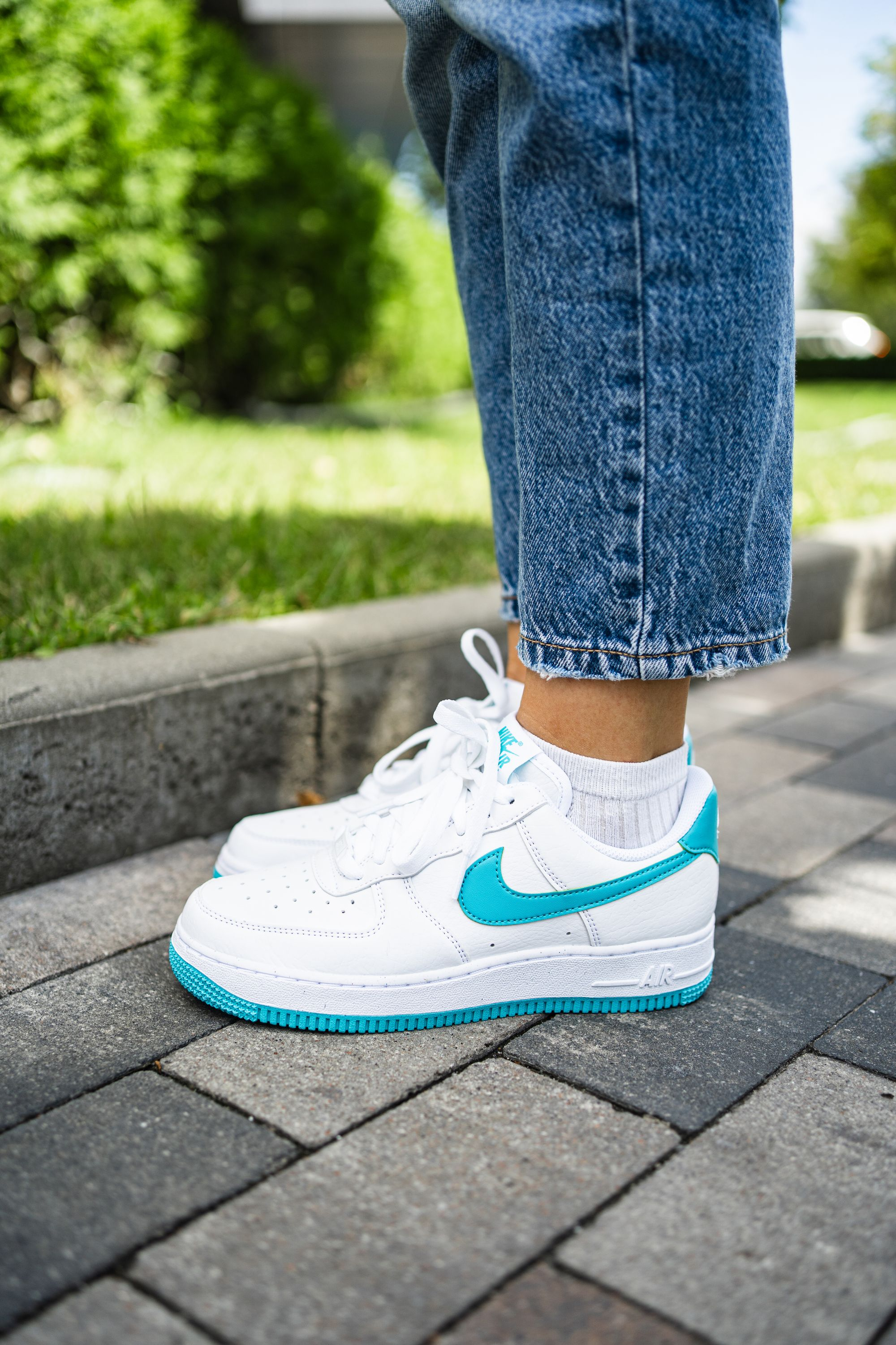 Кеди жіночі Nike Air Force 1 07 NN DV3808-107 40 (8.5 US) біло-бірюзовіфото