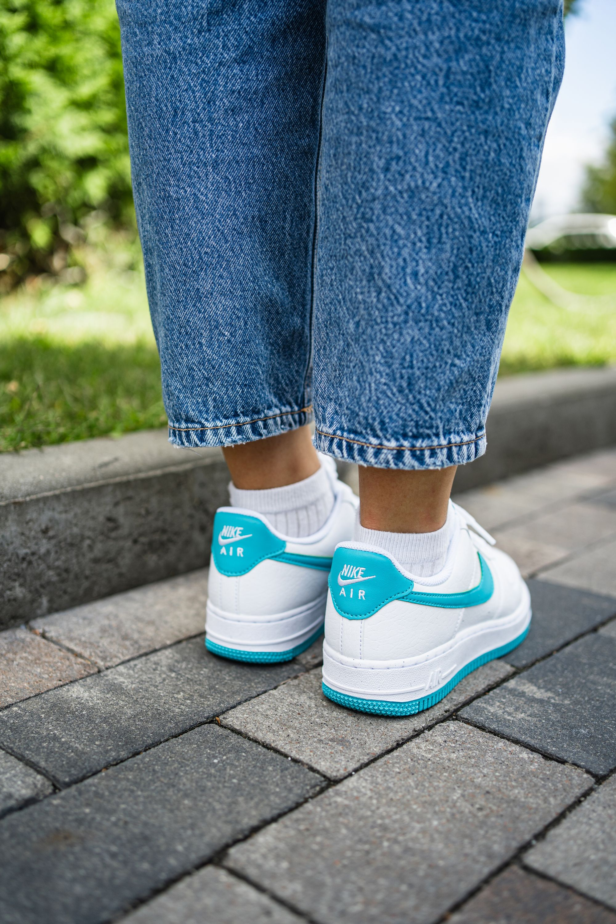 Кеди жіночі Nike Air Force 1 07 NN DV3808-107 40 (8.5 US) біло-бірюзовіфото