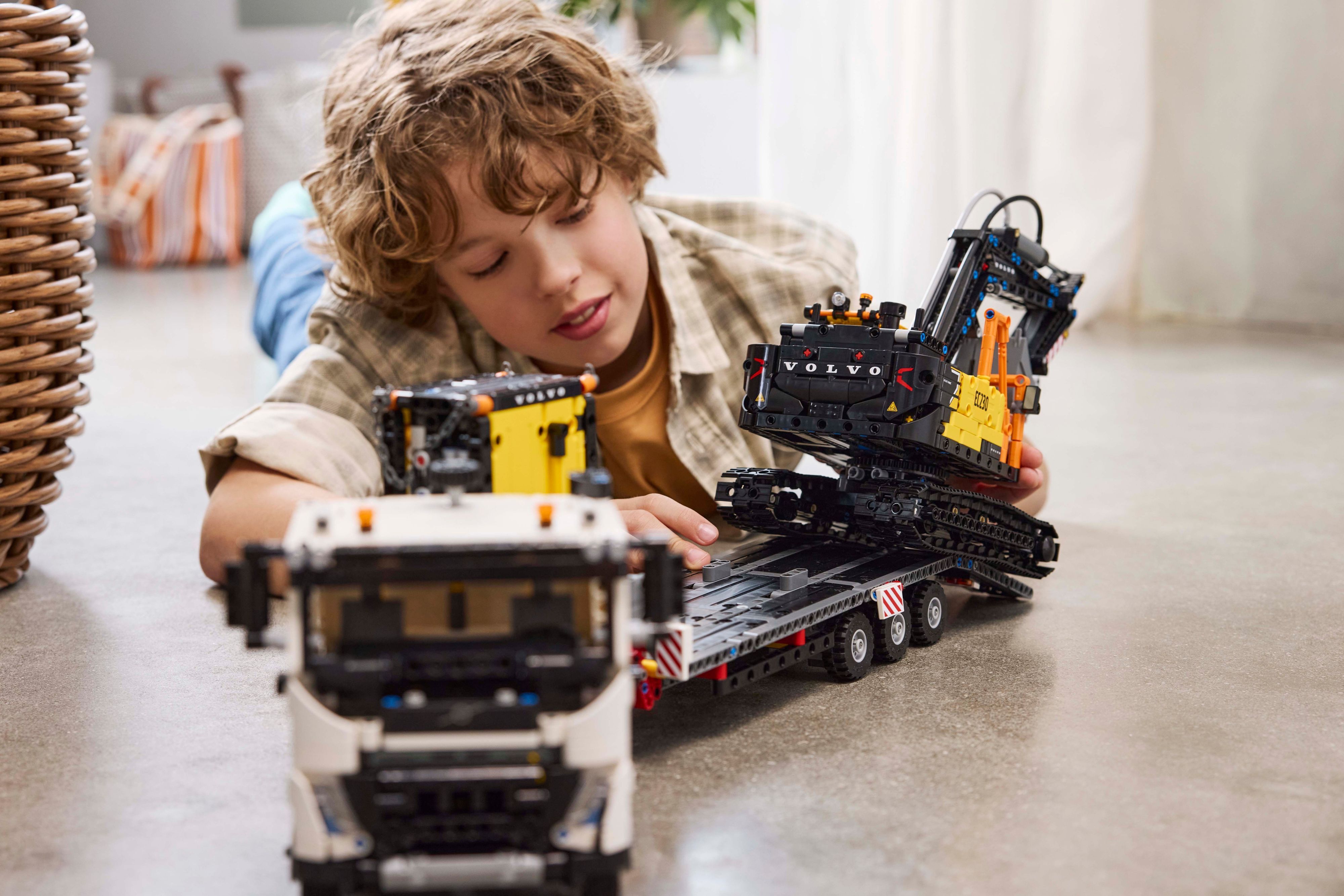 LEGO 42175 Вантажівка Volvo FMX і Електричний екскаватор EC230фото6