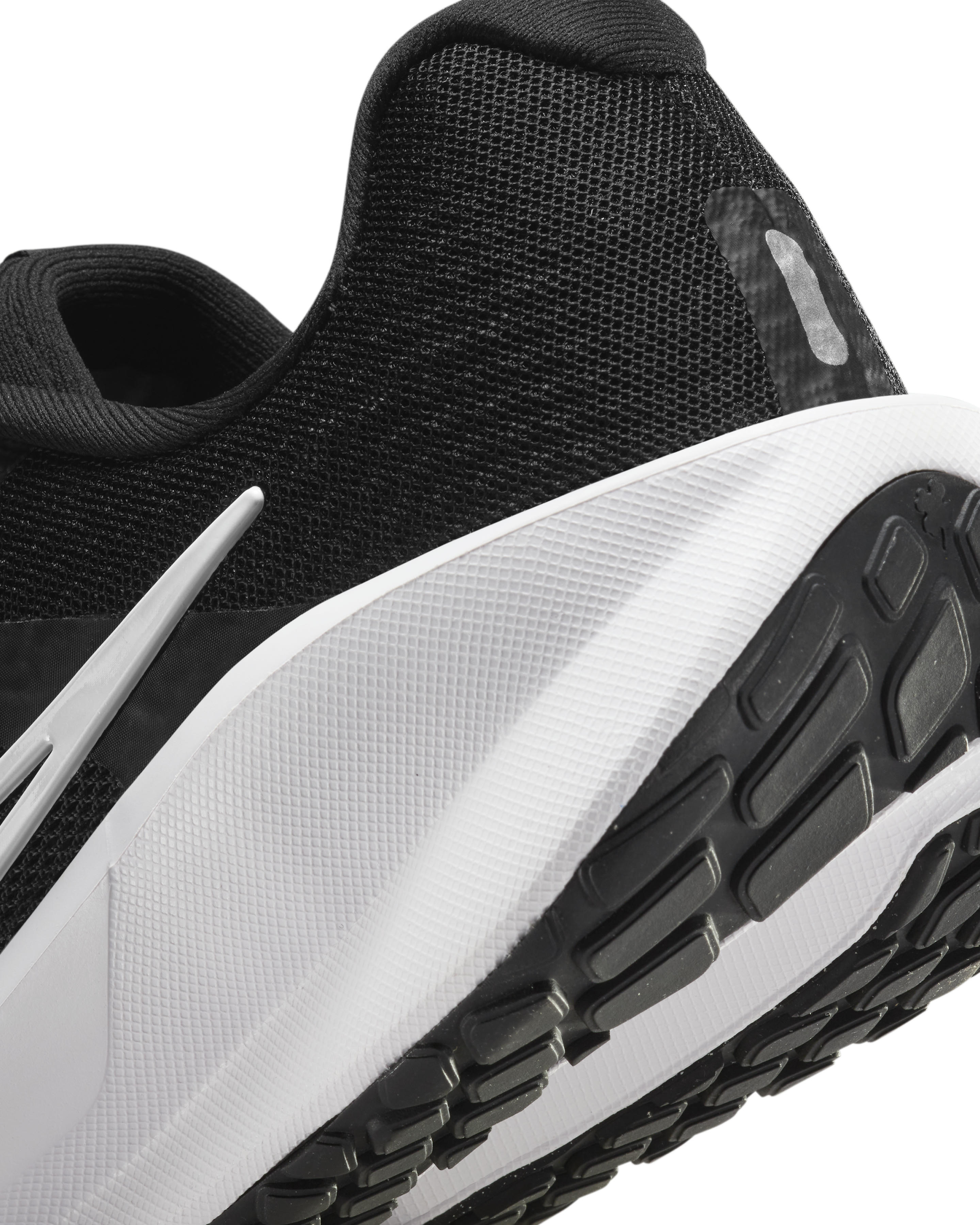 Кроссовки женские Nike W Downshifter 13 FD6476-001 36.5 (6 US) черные фото 
