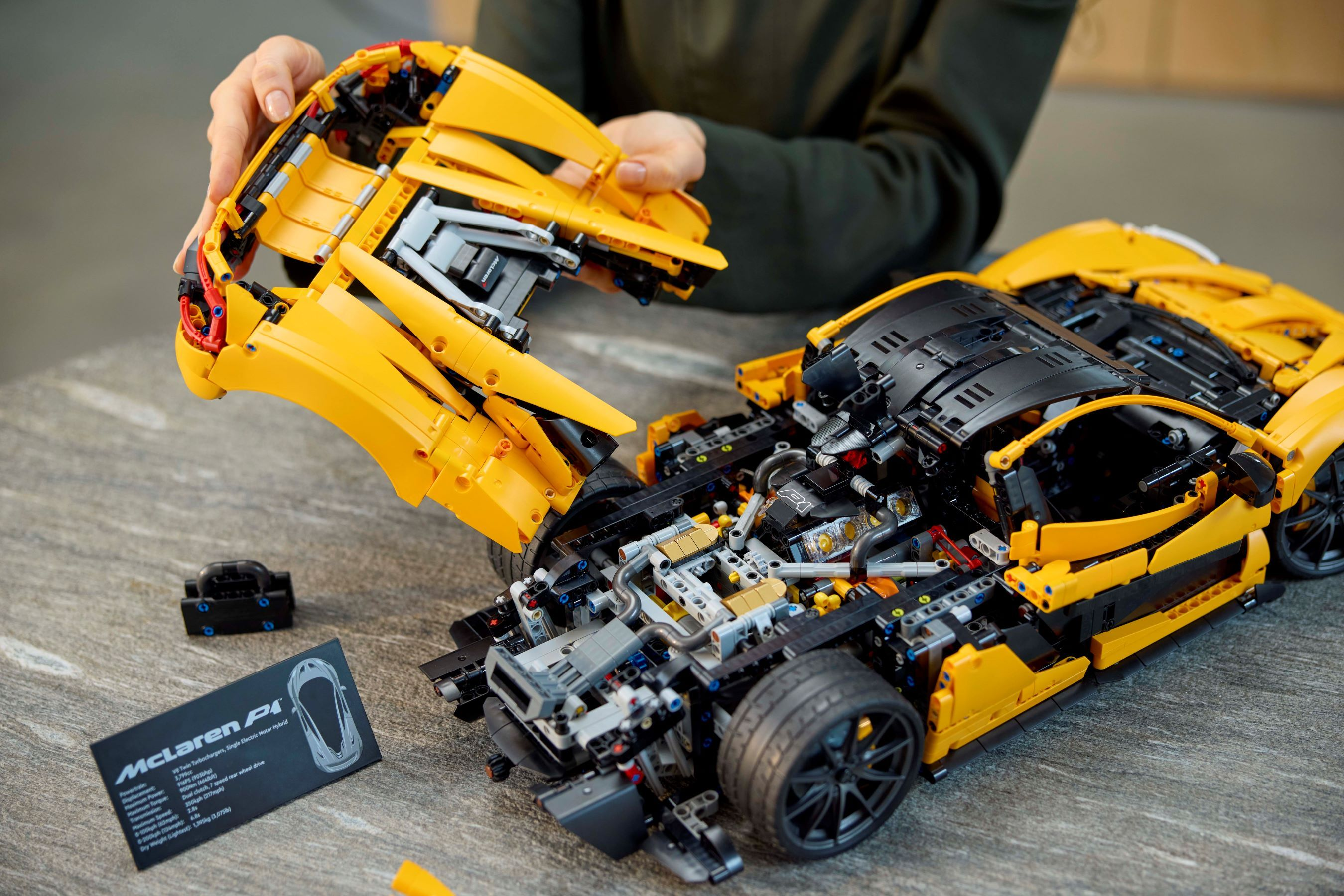 Конструктор LEGO 42172 Technic McLaren P1фото10