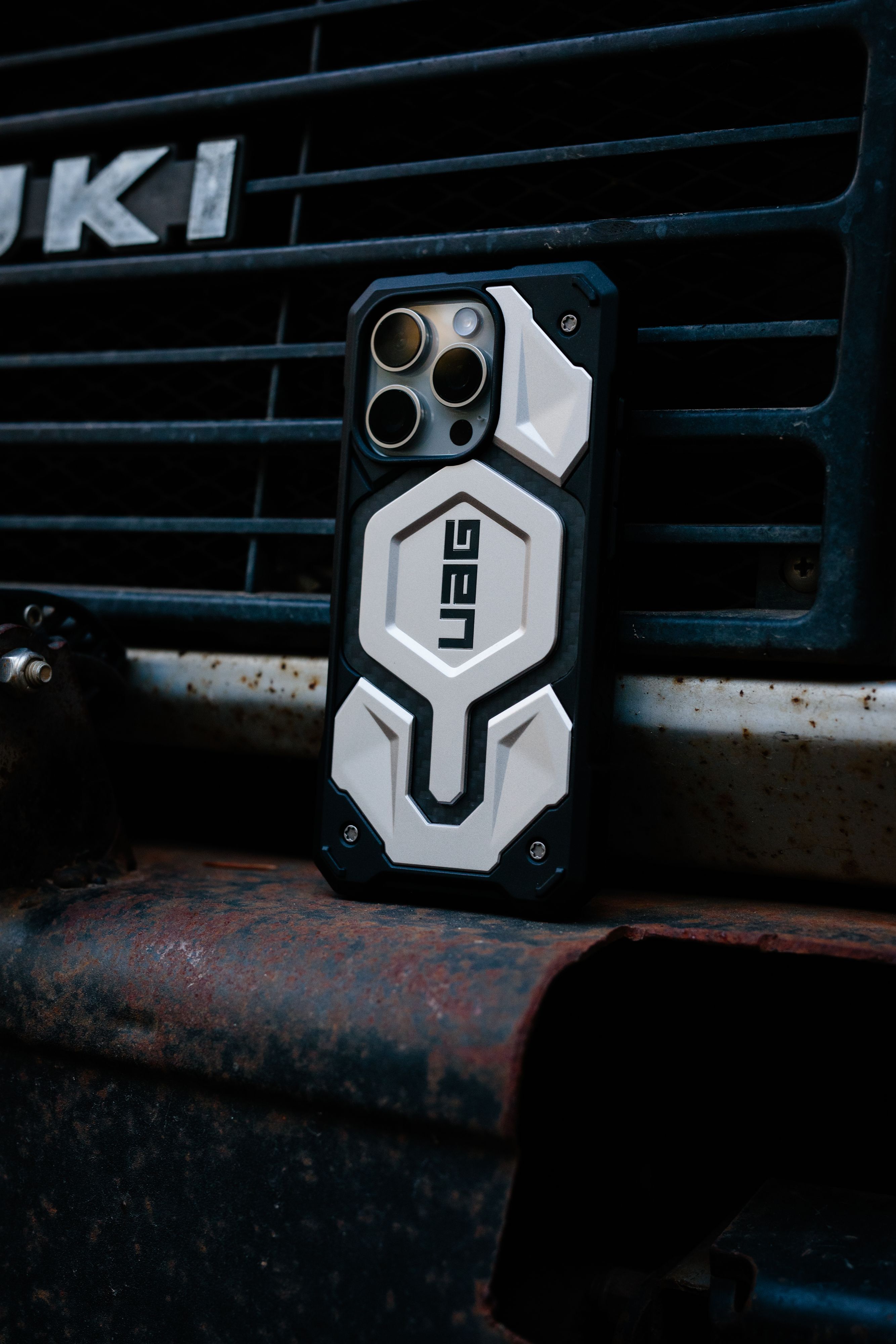 Чохол UAG для Apple iPhone 16 Pro Monarch, Carbon Fiber (114460114242)фото20