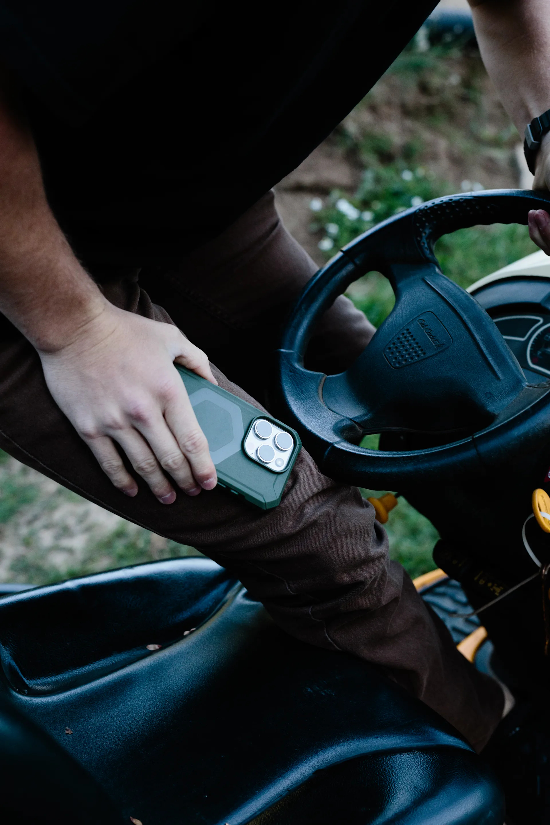 Чехол UAG для Apple iPhone 16 Pro Max Essential Armor Magsafe, Olive Drab (114449117272) фото 11