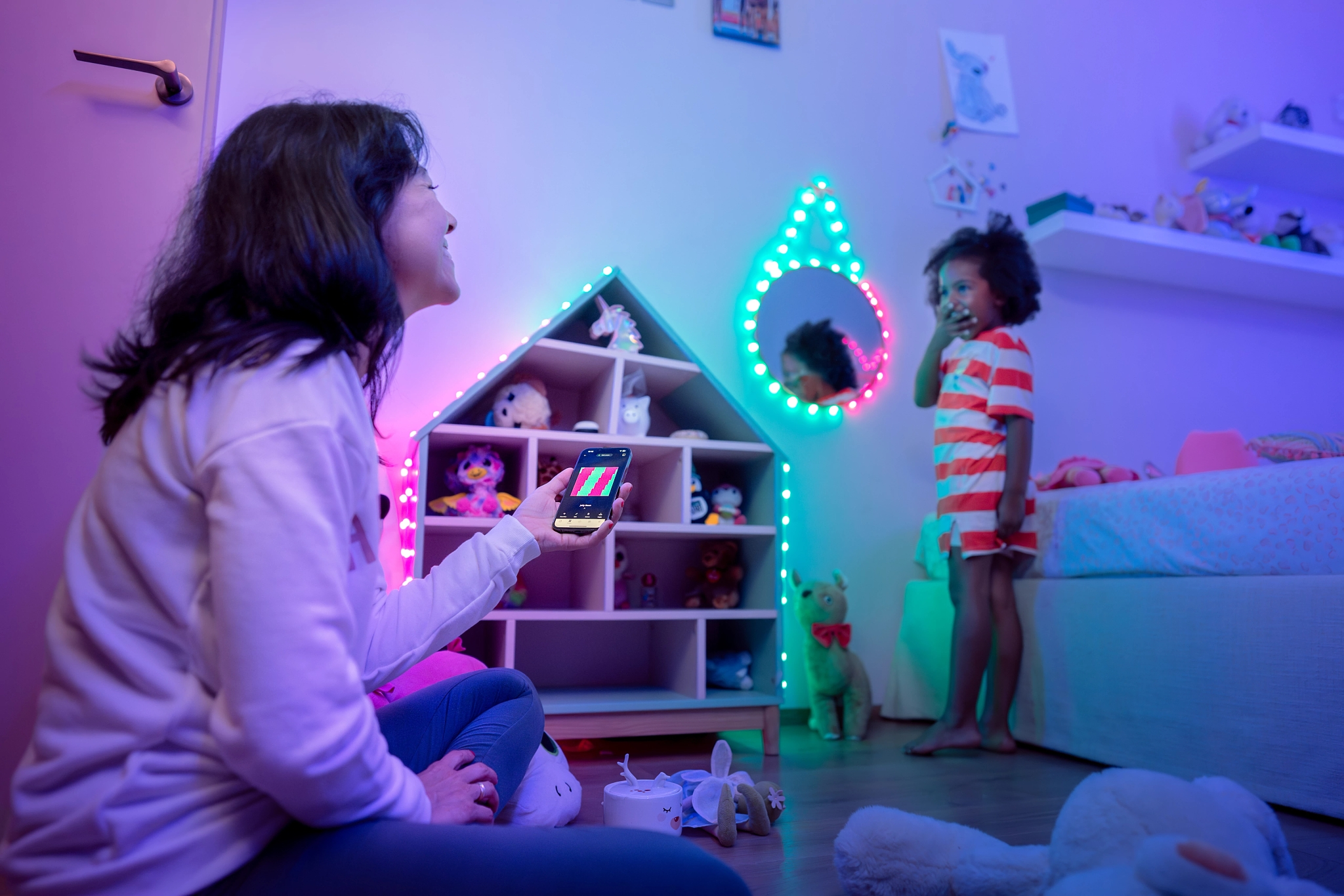 Smart LED Гірлянда Twinkly Strings USB 100 Heart-shaped RGB LEDs, Clear Wire, USB-C (TWKH100RGB-T)фото6