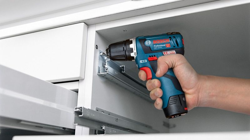 Набір акумулятора та зарядного пристрою Bosch GBA, 1х18В 2Аг, 1х18В 4Аг, ЗП GAL 12V-40фото