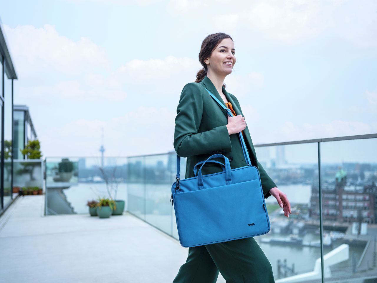 Ноутбук LENOVO Ideapad 1 15AMN7+ Сумка Trust Bologna 16" Eco Blueфото28