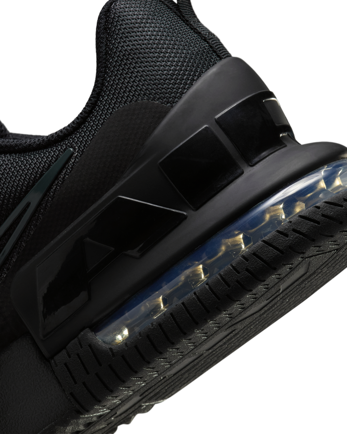 Кроссовки мужские Nike M Air Max Alpha Trainer 6 FQ1833-003 42 (8.5 US) черные фото