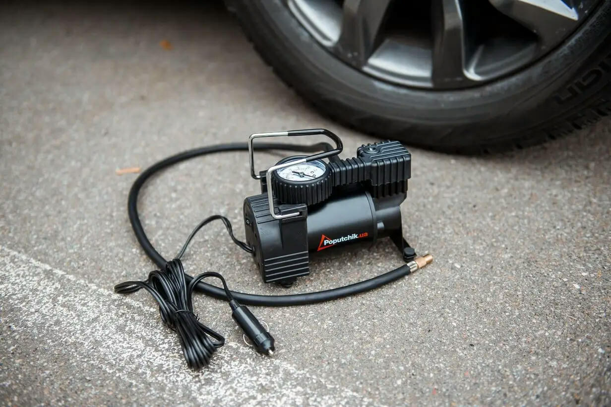Компресор автомобільний 1-поршневий Poputchik на 35л/хв, 7 АТМ, кейс + Набір ремкомплекту для шин (13-014-IS)фото7