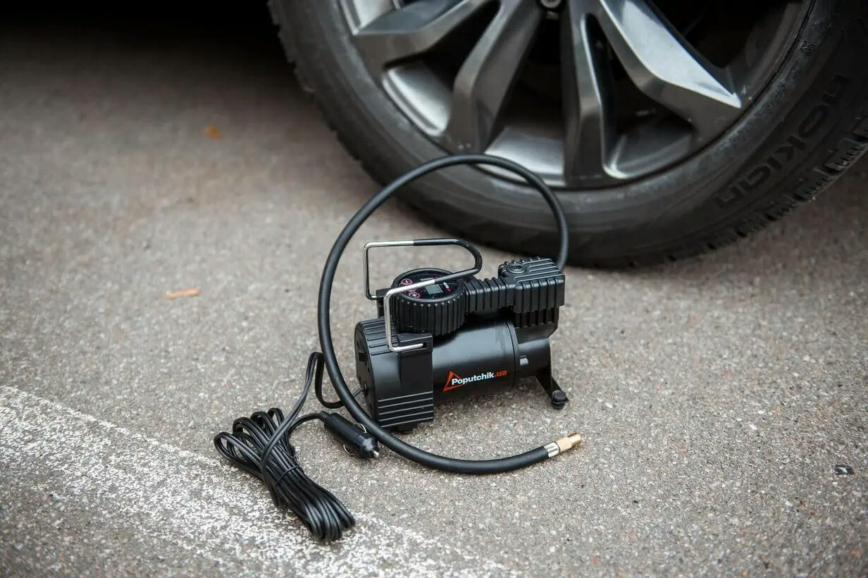 Компрессор автомобильный 1-поршневой Poputchik 40л/мин 10АТМ, цифровой манометр (13-011-IS-D) фото 