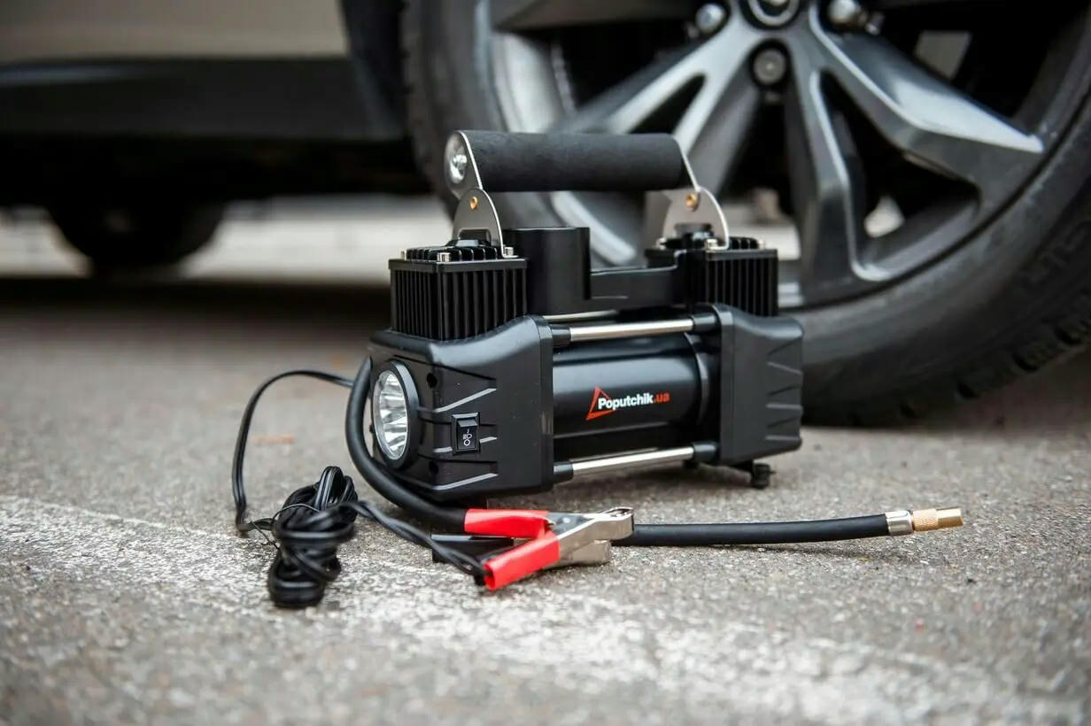 Компрессор автомобильный 2х-поршневой Poputchik 85л/мин 10АТМ, кейс + Набор ремкомплекта для шин (13-015-IS) фото 