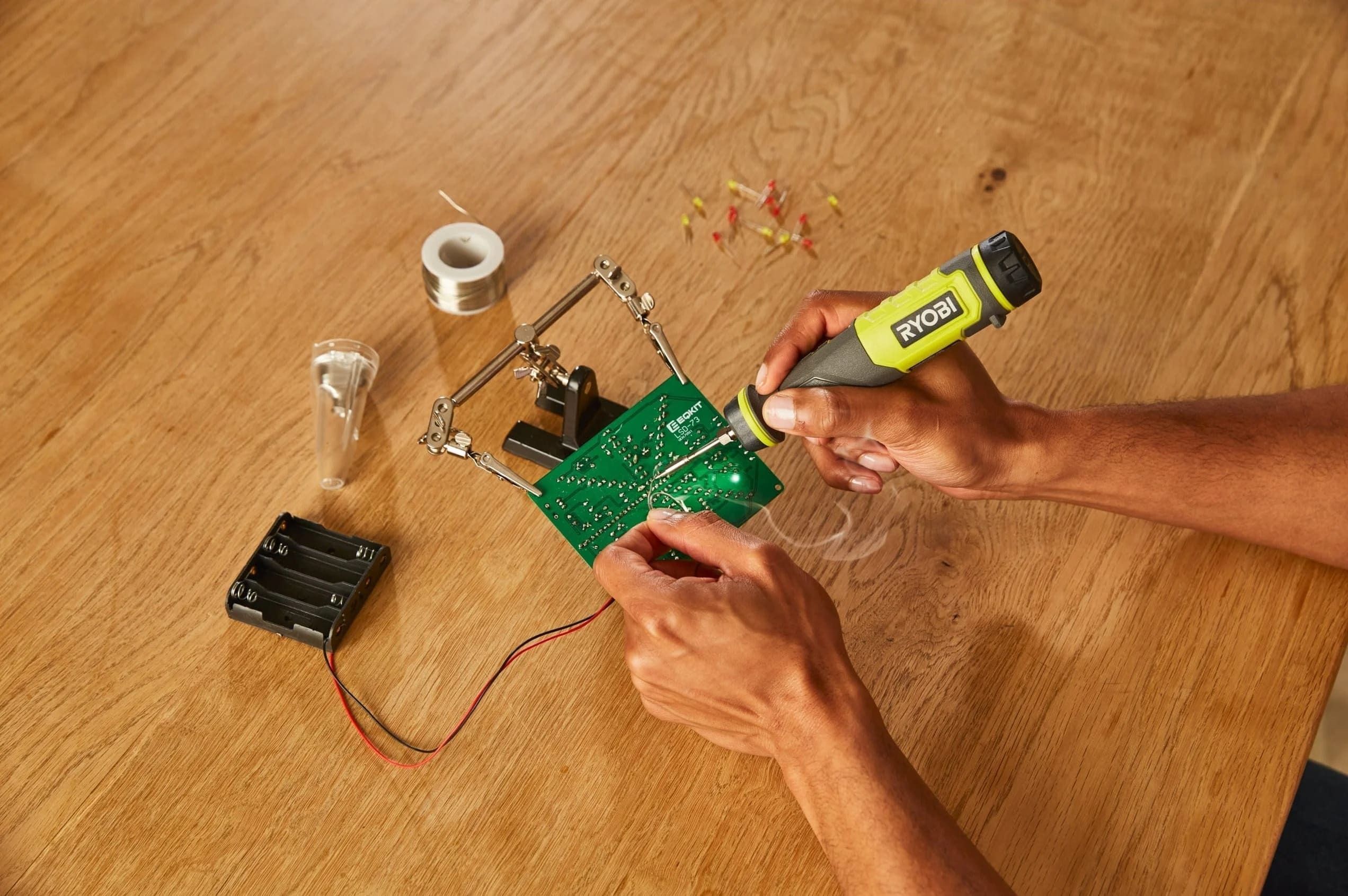 Паяльник акумуляторний Ryobi USB Lithium RSI4-120G 4В 2А·год 460°С (5133006146)фото