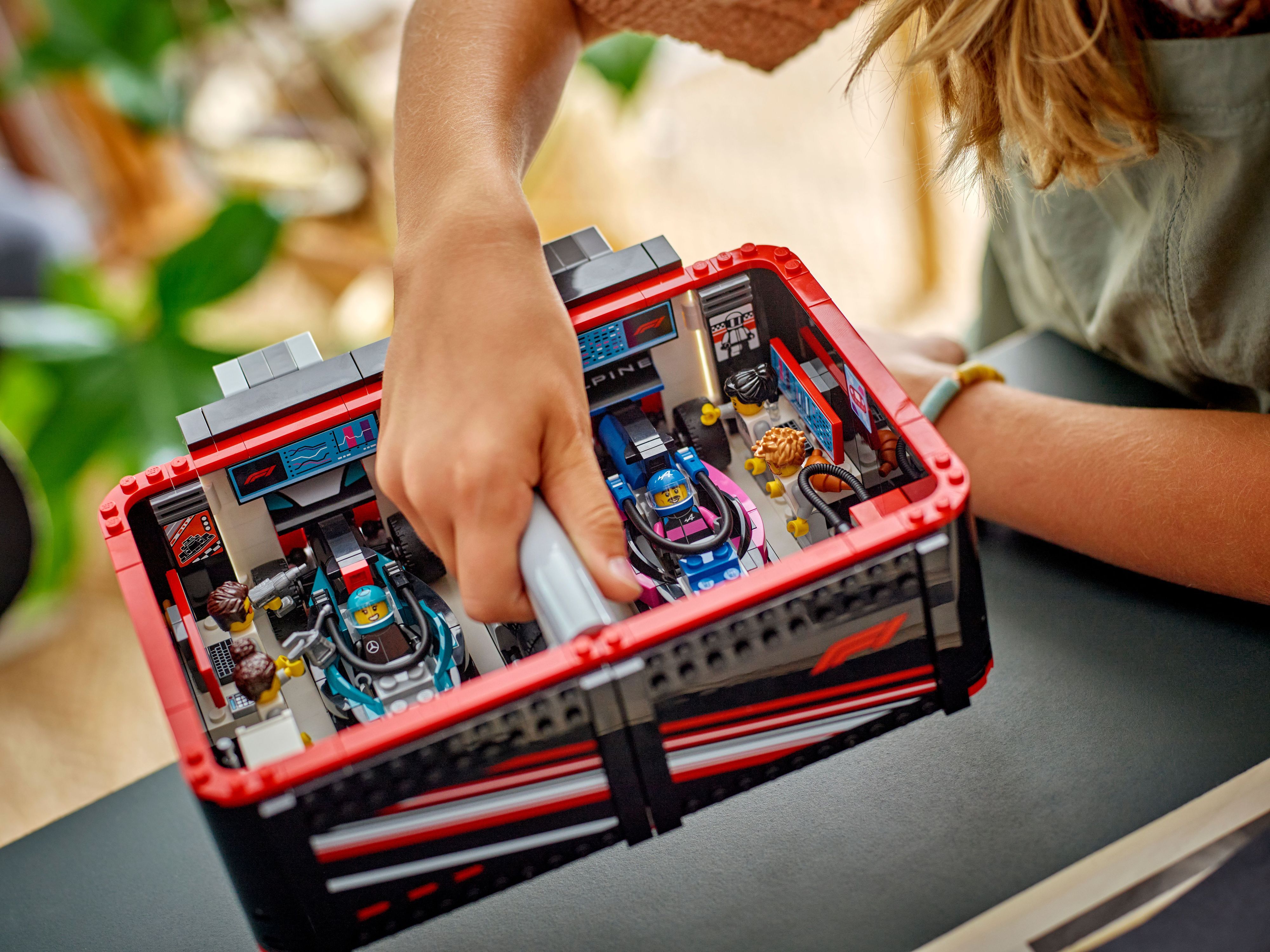 LEGO 60444 City Гараж F1 и автомобили Mercedes-AMG и Alpine фото 13